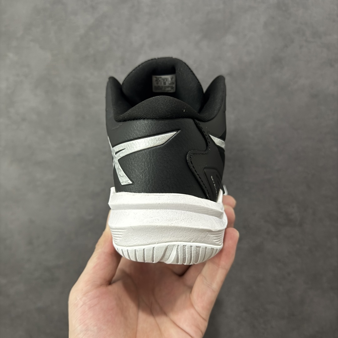 图片[4]-【定制版】Asics Sky Elite FF 3 亚瑟士舒适百搭 中帮 排球训练鞋 男女款 黑白 一款专为排球运动员设计的高性能运动鞋。中底采用亚瑟士独家的ff blast+发泡材质，不仅强化了回弹性能，还让触地体验更加柔软。这种材料在提供充足缓震的同时，还能帮助运动员更有效地利用地面反作用力，从而增强弹跳力。为了提升运动时的稳定性，Asics Sky Elite FF 3排球鞋内置了巨型树脂支撑片risetruss。这一设计能够防止脚部在快速移动或跳跃时发生扭转，让运动员能够更自信地应对各种动作。鞋底采用耐磨橡胶材质，这种材料具有出色的耐磨性和抓地力。无论是在室内木地板还是室外场地，Asics Sky Elite FF 3排球鞋都能提供稳定的支撑和抓地效果。鞋面材料经过精心挑选，既保证了足够的强度，又具有良好的透气性。这样，运动员在运动过程中就能保持脚部的干爽和舒适。Asics Sky Elite FF 3排球鞋凭借其出色的科技亮点、设计特点和适用场景与人群，成为了一款备受排球运动员青睐的高性能运动鞋。 货号：1051A084-001 尺码：36 37 37.5 38 39 39.5 40 40.5 41.5 42 42.5 43.5 44 44.5 45 46 编码：GLB250260-选品中心