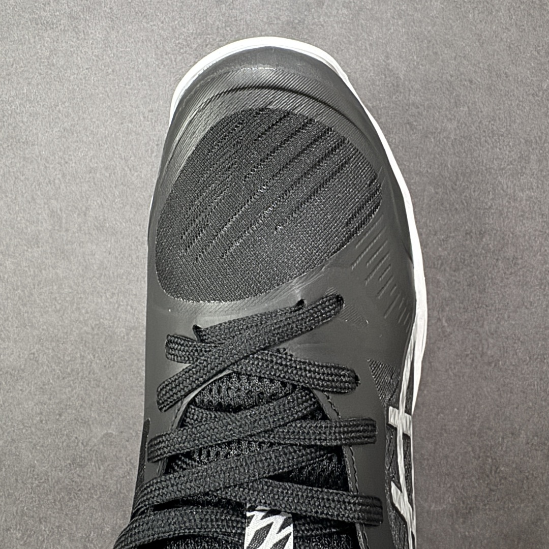 图片[8]-【定制版】Asics Sky Elite FF 3 亚瑟士舒适百搭 中帮 排球训练鞋 男女款 黑白 一款专为排球运动员设计的高性能运动鞋。中底采用亚瑟士独家的ff blast+发泡材质，不仅强化了回弹性能，还让触地体验更加柔软。这种材料在提供充足缓震的同时，还能帮助运动员更有效地利用地面反作用力，从而增强弹跳力。为了提升运动时的稳定性，Asics Sky Elite FF 3排球鞋内置了巨型树脂支撑片risetruss。这一设计能够防止脚部在快速移动或跳跃时发生扭转，让运动员能够更自信地应对各种动作。鞋底采用耐磨橡胶材质，这种材料具有出色的耐磨性和抓地力。无论是在室内木地板还是室外场地，Asics Sky Elite FF 3排球鞋都能提供稳定的支撑和抓地效果。鞋面材料经过精心挑选，既保证了足够的强度，又具有良好的透气性。这样，运动员在运动过程中就能保持脚部的干爽和舒适。Asics Sky Elite FF 3排球鞋凭借其出色的科技亮点、设计特点和适用场景与人群，成为了一款备受排球运动员青睐的高性能运动鞋。 货号：1051A084-001 尺码：36 37 37.5 38 39 39.5 40 40.5 41.5 42 42.5 43.5 44 44.5 45 46 编码：GLB250260-选品中心