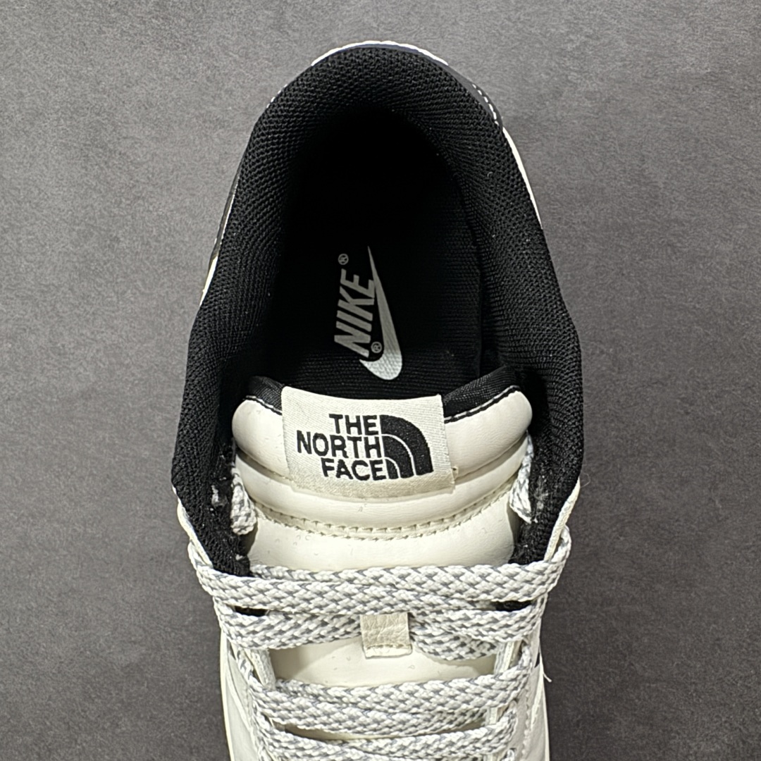 图片[7]-【定制版】The North Face x Nike Dunk SB Low 北面 x 耐克 SB 低帮 米白黑 鞋身整体以米白色皮革打造，搭配米白色框架覆盖层，使鞋款十分百搭；鞋舌上以The North Face字样及品牌Logo呈现，鞋身两侧Swoosh Logo采用黑色点缀，后跟的装饰片辅以黑色皮革制作，鞋舌是网眼布材料，增强透气性，后跟Nike字样以白色缝线妆点，鞋头处侧边迷你Swoosh LLogo黑色点缀，后跟印有The North Face字样，彰显联名身份；最后以米白色中底搭黑色橡胶外底完善整体设计收尾。 货号：XF8698-207 尺码：36 36.5 37.5 38 38.5 39 40 40.5 41 42 42.5 43 44 44.5 45 编码：CCB310320-选品中心