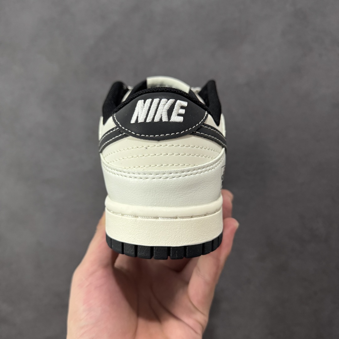 图片[4]-【定制版】The North Face x Nike Dunk SB Low 北面 x 耐克 SB 低帮 米白黑 鞋身整体以米白色皮革打造，搭配米白色框架覆盖层，使鞋款十分百搭；鞋舌上以The North Face字样及品牌Logo呈现，鞋身两侧Swoosh Logo采用黑色点缀，后跟的装饰片辅以黑色皮革制作，鞋舌是网眼布材料，增强透气性，后跟Nike字样以白色缝线妆点，鞋头处侧边迷你Swoosh LLogo黑色点缀，后跟印有The North Face字样，彰显联名身份；最后以米白色中底搭黑色橡胶外底完善整体设计收尾。 货号：XF8698-207 尺码：36 36.5 37.5 38 38.5 39 40 40.5 41 42 42.5 43 44 44.5 45 编码：CCB310320-选品中心
