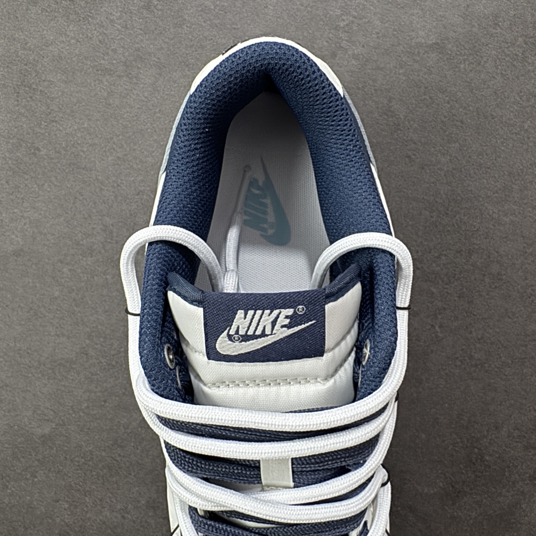 图片[7]-【YC纯原】NK Dunk Low 北屿 WB0512-086 当纯白沙滩遇见深海之境，演绎低饱和碰撞高级街头美学。鞋面如北屿沙岸般细腻温润，深海蓝覆层似潮汐漫过礁石，灰蓝Swoosh如雾霭掠过海平面，低调却不失细节「WELLDONE」标识侧畔点睛，海军蓝鞋带系统与鞋舌标签呼应，赋予整体穿搭深海般的沉稳张力。定制系列天花板 无原鞋不开发 全系列得物原鞋一比一校对开发 配色持续更新中 终端对接 优势输出 全套原厂楦头原纸板数据档案倾力打造 原汁原味莞产 极致还原 圈内最强针车工艺 高端零售指定版 广东原厂配套原盒原标 鞋盒分三个尺码段 原厂冲刀 超高清洁度 全鞋零毛边皮料切割 采用原厂百宏鞋带以及原厂百宏织唛舌标 内标可供原厂几率过验 进口原装条纹中底布 四线拉帮白色点胶 原厂拉帮手法遵循公司 原厂电绣 极致还原 尺码：40 40.5 41 42 42.5 43 44 44.5 45 46-选品中心