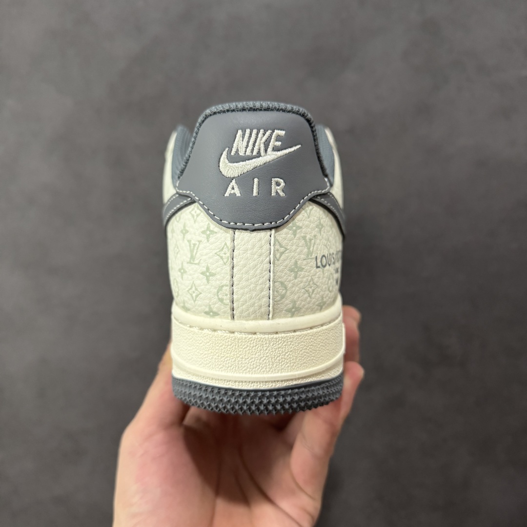 图片[4]-【定制版】NIke Air Force 1 \’07 Low “LV联名——米黑织标”空军一号 低帮 运动鞋 休闲鞋 折边针车 工艺难度大 原楦头原纸板 原装鞋盒 定制五金配件 内置全掌气垫 原厂鞋底 货号：CX5050-Y08 尺码：36 36.5 37.5 38 38.5 39 40 40.5 41 42 42.5 43 44 44.5 45 编码：HXSA310320-选品中心