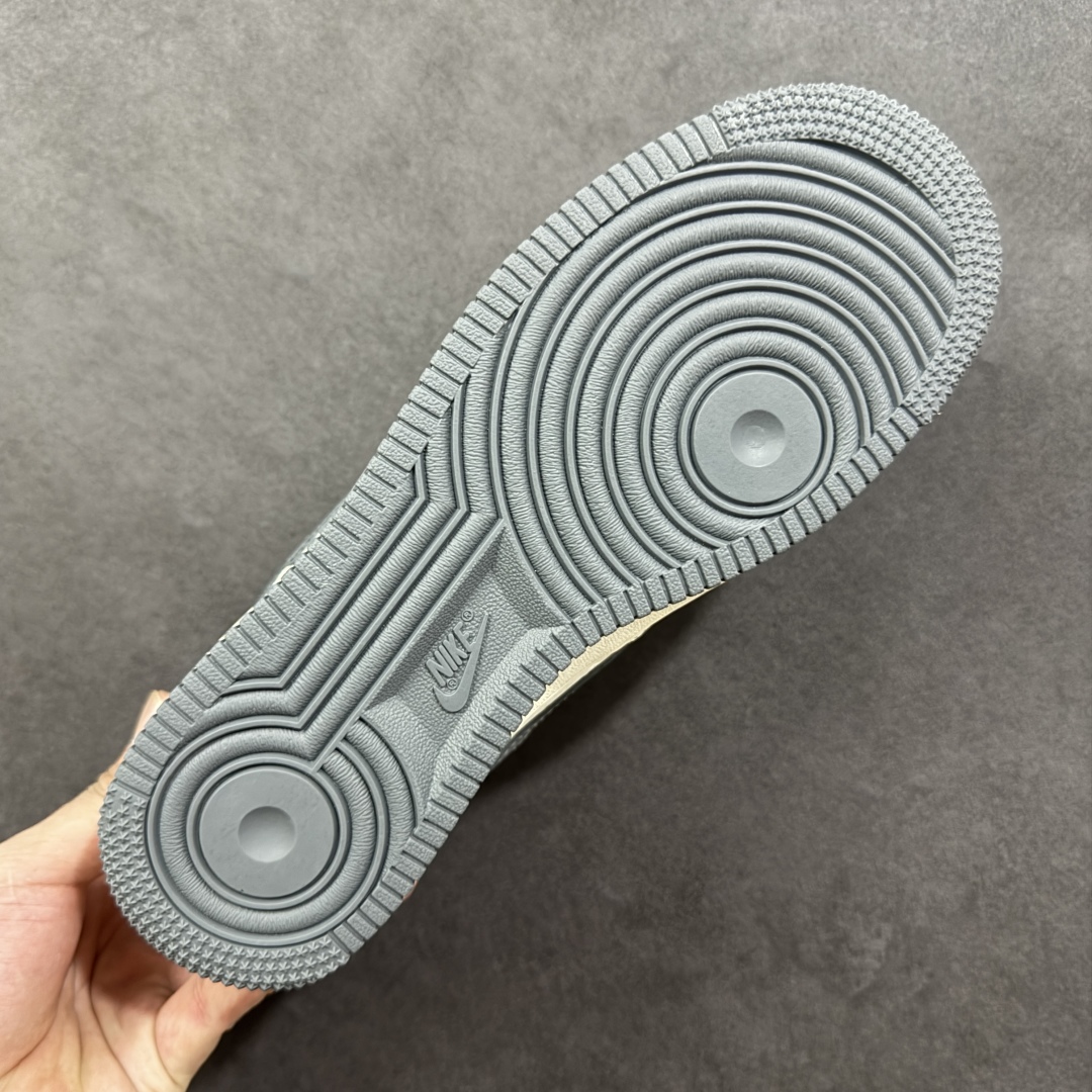 图片[9]-【定制版】NIke Air Force 1 \’07 Low “LV联名——米黑织标”空军一号 低帮 运动鞋 休闲鞋 折边针车 工艺难度大 原楦头原纸板 原装鞋盒 定制五金配件 内置全掌气垫 原厂鞋底 货号：CX5050-Y08 尺码：36 36.5 37.5 38 38.5 39 40 40.5 41 42 42.5 43 44 44.5 45 编码：HXSA310320-选品中心