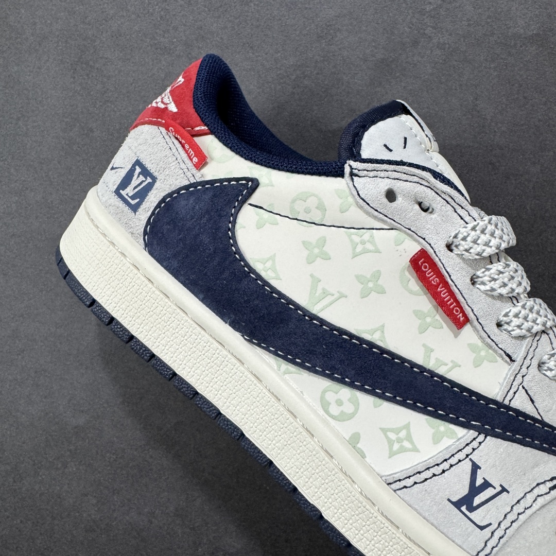 图片[6]-【定制版】Louis Vuitton x Supreme x Travis Scott x Air Jordan 1 Low 路易威登LV x Sup x AJ1 低帮 三方联名 灰蓝红倒钩 AJ1 乔丹1代 aj1 乔1 低邦 灰蓝红倒勾联名 乔丹篮球鞋系列 鞋款整体以米白色为底搭配灰色麂皮框架覆盖层，标志性的反钩Swoosh Logo采用蓝色呈现，内侧也辅以蓝色Swoosh Logo点缀，鞋舌等多处TS标志性元素均得以保留；鞋舌绣标上以LV及Louisu字样呈现，鞋头处LV字样及Swoosh Logo采用蓝色妆点，后跟的Jack厂牌标志以及Wings Logo均采用白色缝线打造，后跟侧下方印有LV字样及红色Supreme绣标，彰显联名身份；最后以米白色中底搭配蓝色橡胶外底完善整体设计收尾。 货号：CX5050-Y15 尺码：36 36.5 37.5 38 38.5 39 40 40.5 41 42 42.5 43 44 44.5 45 编码：HXSB330340-选品中心