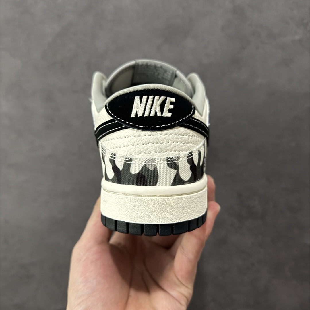 图片[4]-【定制版】Fear Of God x Nike Dunk SB Low FOG x 耐克 SB 低帮 联名白黑 鞋身整体以米白色皮革打造，搭配黑白色帆布框架覆盖层，使鞋款十分百搭，鞋舌绣标上以Feat Of God字样呈现，鞋身两侧的Swoosh Logo采用黑色点缀，鞋舌是网眼布材料，增强了透气性，后跟Nike字样采用白色缝线妆点，鞋头处侧边迷你Swoosh Logo采用白色点缀，后跟印有Fear of God字样，彰显联名身份；最后以米白色中底搭配黑色橡胶外底完善整体设计收尾。 货号：SR2025-002 尺码：36 36.5 37.5 38 38.5 39 40 40.5 41 42 42.5 43 44 44.5 45 编码：HXSB330340-选品中心