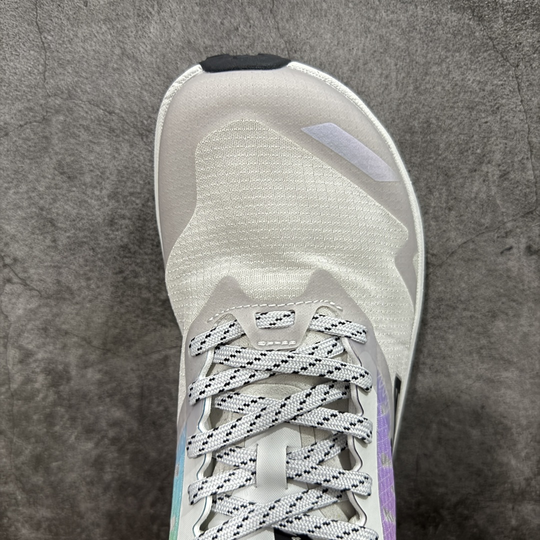 图片[5]-【纯原版】MONTBLANC/万宝龙 x Altra奥创 M OLYMPUS 6 缓震回弹轻量跑鞋减震透气跑鞋 美国专业跑鞋品牌，国内越野跑市场占有量前三 全掌碳板 高科技大底 采用MaxTrac™中底+Vibram®Megagrip外底，适合长距离越野跑。Altra标志性的FootShape™宽鞋头，适合宽脚或需要脚趾自然舒展的跑者。Vibram®大底提供超强抓地力，适应泥地、碎石、湿滑路面。GaiterTrap™鞋面设计，防止碎石进入。 尺码： 39-46-选品中心