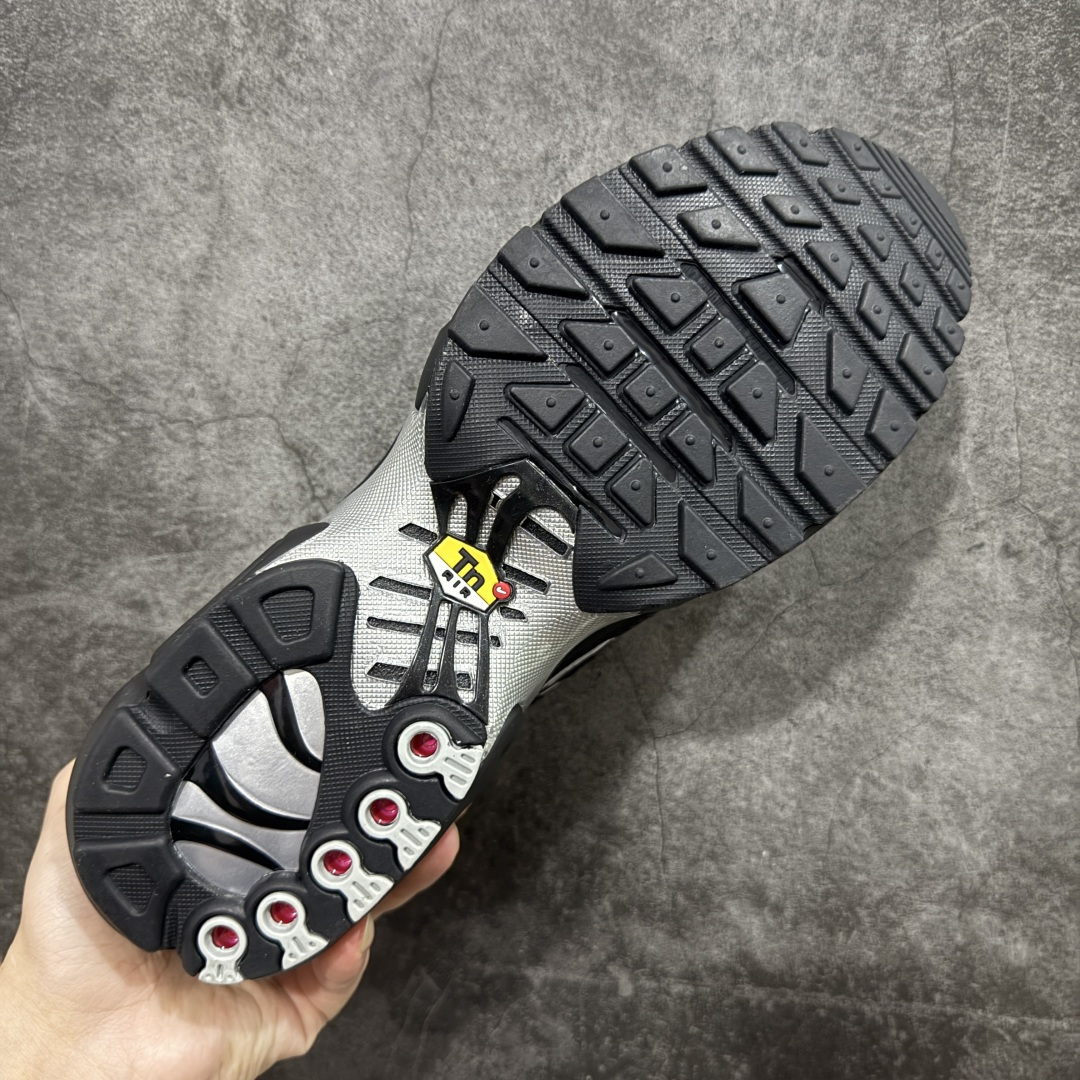 图片[9]-【Max纯原版】Nike Air Max Plus TN气垫系列跑鞋 全新一比一高端版本 真正的市场T1品质 更多配色陆续出货 真正的用心研发 一点一点抠出来的 品质 品控细节 随便闭眼对比市场任何版本 全套原纸板楦头开发 完美呈现版型 工艺流程均与原鞋保持一致 Turned Air 中底缓震技术 鞋面弧度与大底弧度一致 鞋头正确TPU材质 鞋面高频TPU材质1.0厚度 原鞋一致层次感 超越公司货的品控标准 多道QC质检 货号：HQ3029-001 尺码：36 36.5 37.5 38 38.5 39 40 40.5 41 42 42.5 43 44 44.5 45 46-选品中心