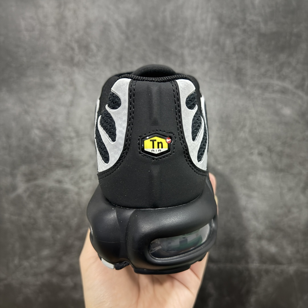 图片[4]-【Max纯原版】Nike Air Max Plus TN气垫系列跑鞋 全新一比一高端版本 真正的市场T1品质 更多配色陆续出货 真正的用心研发 一点一点抠出来的 品质 品控细节 随便闭眼对比市场任何版本 全套原纸板楦头开发 完美呈现版型 工艺流程均与原鞋保持一致 Turned Air 中底缓震技术 鞋面弧度与大底弧度一致 鞋头正确TPU材质 鞋面高频TPU材质1.0厚度 原鞋一致层次感 超越公司货的品控标准 多道QC质检 货号：HQ3029-001 尺码：36 36.5 37.5 38 38.5 39 40 40.5 41 42 42.5 43 44 44.5 45 46-选品中心
