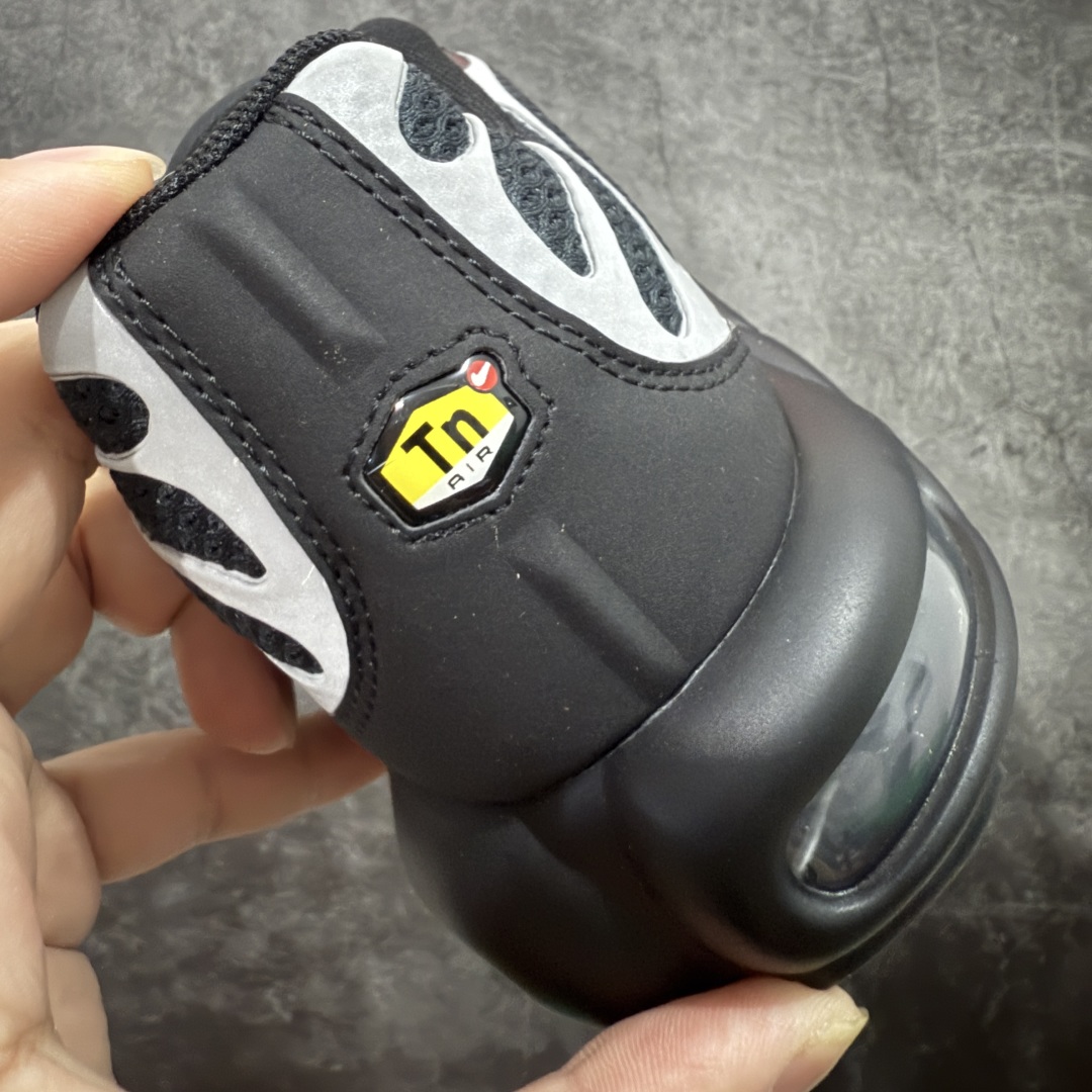 图片[2]-【Max纯原版】Nike Air Max Plus TN气垫系列跑鞋 全新一比一高端版本 真正的市场T1品质 更多配色陆续出货 真正的用心研发 一点一点抠出来的 品质 品控细节 随便闭眼对比市场任何版本 全套原纸板楦头开发 完美呈现版型 工艺流程均与原鞋保持一致 Turned Air 中底缓震技术 鞋面弧度与大底弧度一致 鞋头正确TPU材质 鞋面高频TPU材质1.0厚度 原鞋一致层次感 超越公司货的品控标准 多道QC质检 货号：HQ3029-001 尺码：36 36.5 37.5 38 38.5 39 40 40.5 41 42 42.5 43 44 44.5 45 46-选品中心