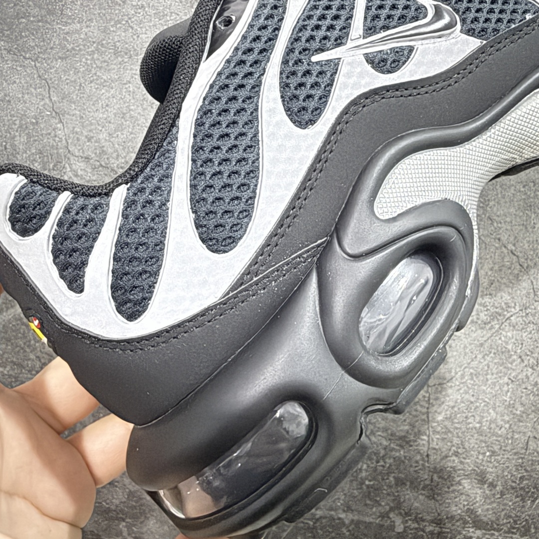 图片[3]-【Max纯原版】Nike Air Max Plus TN气垫系列跑鞋 全新一比一高端版本 真正的市场T1品质 更多配色陆续出货 真正的用心研发 一点一点抠出来的 品质 品控细节 随便闭眼对比市场任何版本 全套原纸板楦头开发 完美呈现版型 工艺流程均与原鞋保持一致 Turned Air 中底缓震技术 鞋面弧度与大底弧度一致 鞋头正确TPU材质 鞋面高频TPU材质1.0厚度 原鞋一致层次感 超越公司货的品控标准 多道QC质检 货号：HQ3029-001 尺码：36 36.5 37.5 38 38.5 39 40 40.5 41 42 42.5 43 44 44.5 45 46-选品中心