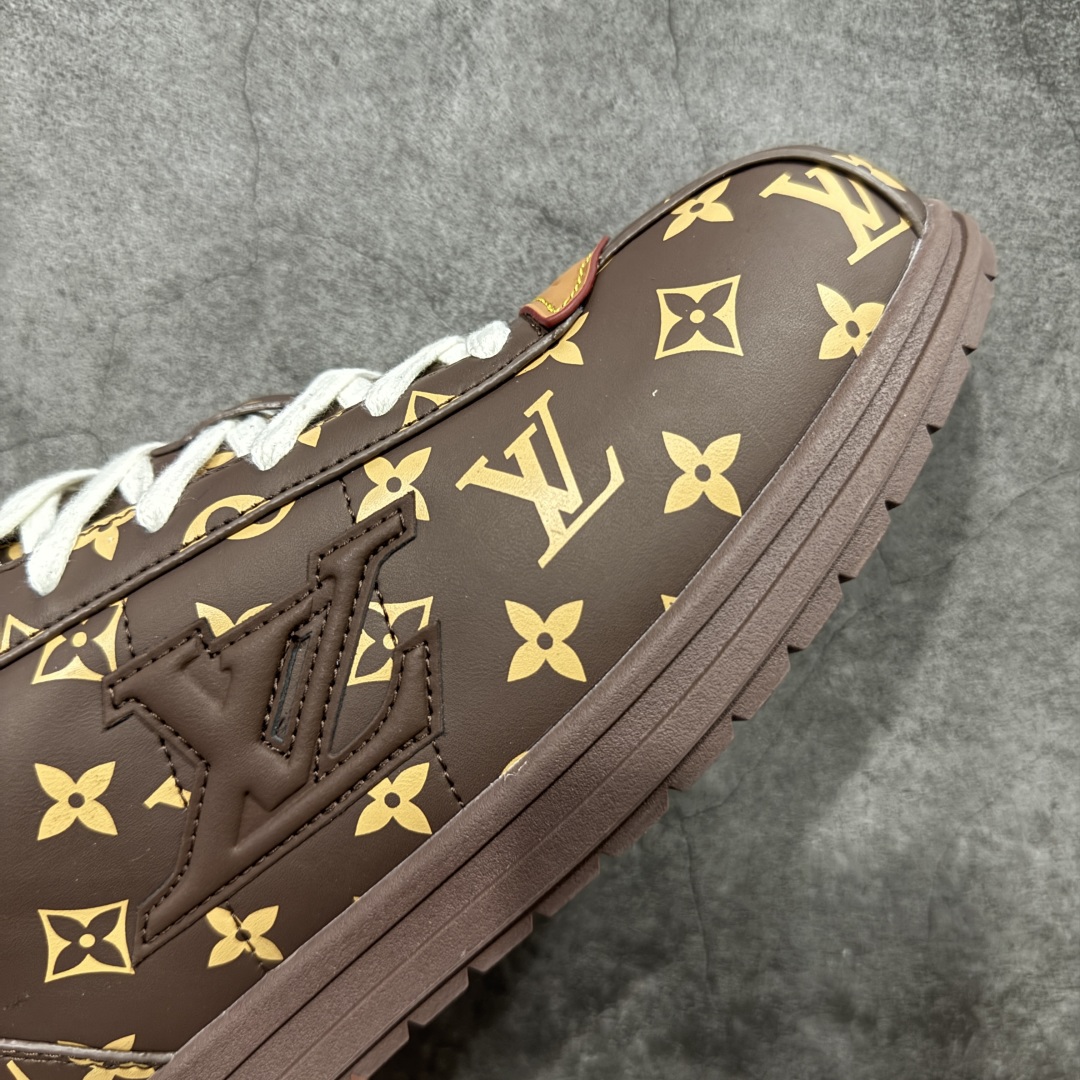 图片[6]-【外贸专供版】Nigo x Louis Vuitton LV联名款 阿甘 低帮运动休闲鞋 大厂出品 品质板正 此次系列包括从简约风格的运动鞋到引人注目的跑鞋 LV 以其标志性的厚底和现代美学脱颖而出 而其他款式则采用了奢华的麂皮 皮革和帆布等材质 一些运动鞋设计富有未来感 强调功能性与舒适性 并向运动风格的奢华鞋履迈进 每个细节都按原版1：1开发 面料 头层皮 内里 进口透气网里 鞋底原版开模防滑TPU材质 底厚3CM 尺码：36 37 38 39 40 41 42 43 44 45 46-选品中心