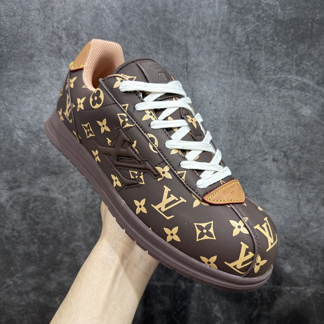 图片[3]-【外贸专供版】Nigo x Louis Vuitton LV联名款 阿甘 低帮运动休闲鞋 大厂出品 品质板正 此次系列包括从简约风格的运动鞋到引人注目的跑鞋 LV 以其标志性的厚底和现代美学脱颖而出 而其他款式则采用了奢华的麂皮 皮革和帆布等材质 一些运动鞋设计富有未来感 强调功能性与舒适性 并向运动风格的奢华鞋履迈进 每个细节都按原版1：1开发 面料 头层皮 内里 进口透气网里 鞋底原版开模防滑TPU材质 底厚3CM 尺码：36 37 38 39 40 41 42 43 44 45 46-选品中心