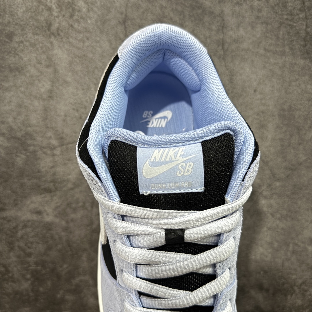 图片[8]-【免修ST版本】Nike Dunk SB Low Pro \”Aluminum Black\” 耐克 SB 低帮 蓝黑 男女同款 防滑耐磨低邦板鞋 鞋身整体以黑色麂皮打造，搭配蓝色麂皮框架覆盖层，通过深浅对比营造出立体的视觉层次感；鞋身两侧Swoosh Logos采用白色点缀，低调又不失个性；鞋舌上Nike Swoosh Logo也辅以白色呈现，强化了品牌辨识度，最后以米白色中底搭配蓝色橡胶外底完善z整体设计收尾。 货号：HF3063-400 尺码：36 36.5 37.5 38 38.5 39 40 40.5 41 42 42.5 43 44 44.5 45 46-选品中心