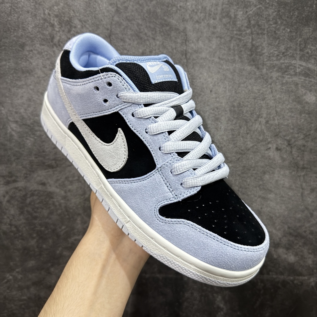 图片[3]-【免修ST版本】Nike Dunk SB Low Pro \”Aluminum Black\” 耐克 SB 低帮 蓝黑 男女同款 防滑耐磨低邦板鞋 鞋身整体以黑色麂皮打造，搭配蓝色麂皮框架覆盖层，通过深浅对比营造出立体的视觉层次感；鞋身两侧Swoosh Logos采用白色点缀，低调又不失个性；鞋舌上Nike Swoosh Logo也辅以白色呈现，强化了品牌辨识度，最后以米白色中底搭配蓝色橡胶外底完善z整体设计收尾。 货号：HF3063-400 尺码：36 36.5 37.5 38 38.5 39 40 40.5 41 42 42.5 43 44 44.5 45 46-选品中心