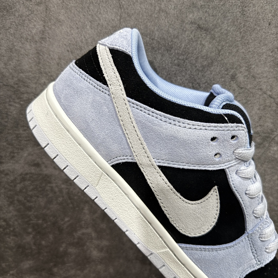 图片[7]-【免修ST版本】Nike Dunk SB Low Pro \”Aluminum Black\” 耐克 SB 低帮 蓝黑 男女同款 防滑耐磨低邦板鞋 鞋身整体以黑色麂皮打造，搭配蓝色麂皮框架覆盖层，通过深浅对比营造出立体的视觉层次感；鞋身两侧Swoosh Logos采用白色点缀，低调又不失个性；鞋舌上Nike Swoosh Logo也辅以白色呈现，强化了品牌辨识度，最后以米白色中底搭配蓝色橡胶外底完善z整体设计收尾。 货号：HF3063-400 尺码：36 36.5 37.5 38 38.5 39 40 40.5 41 42 42.5 43 44 44.5 45 46-选品中心