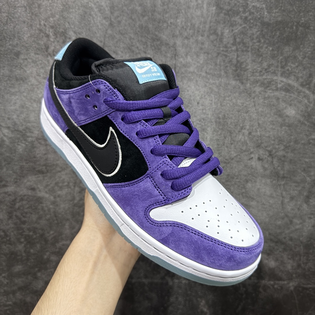 图片[3]-【免修ST版本】Nike Dunk SB DUNK LOW PRO 紫黑白 鞋身采用磨砂皮革与光面皮革的白、紫、黑三色营造，细节还注入松石绿点缀，内敛又透着清爽。鞋侧重叠 Swoosh 与后跟 W 车线元素，进一步凸显层次 货号：HJ0513-500 尺码：36 36.5 37.5 38 38.5 39 40 40.5 41 42 42.5 43 44 44.5 45 46-选品中心