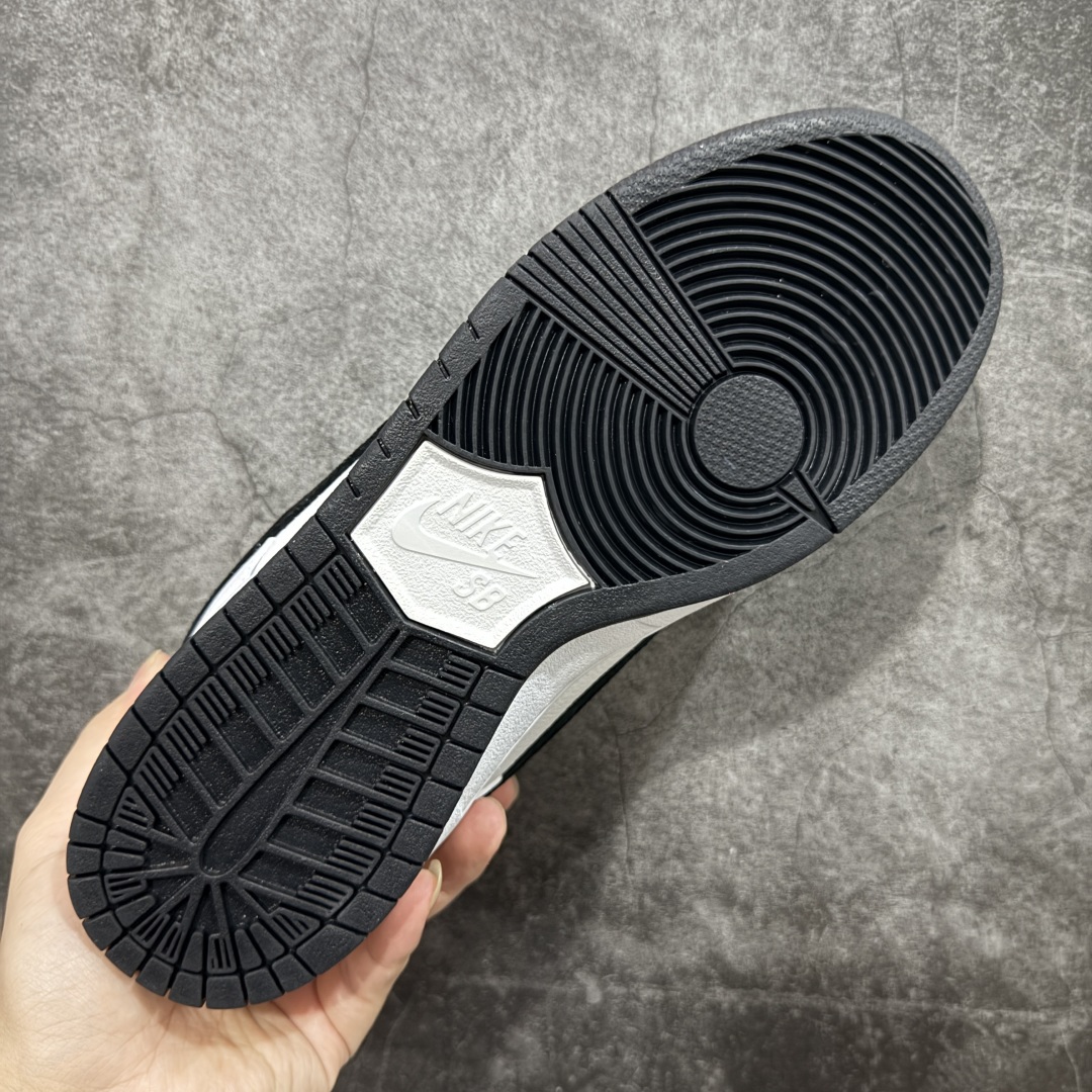 图片[9]-【免修ST版本】Nike SB Dunk Low 经典白黑 低帮休闲板鞋 #配色鞋身通体采用皮革材质打造，配色方面以经典的简约白黑色呈现 货号：HF3704-100 尺码：36 36.5 37.5 38 38.5 39 40 40.5 41 42 42.5 43 44 44.5 45 46-选品中心