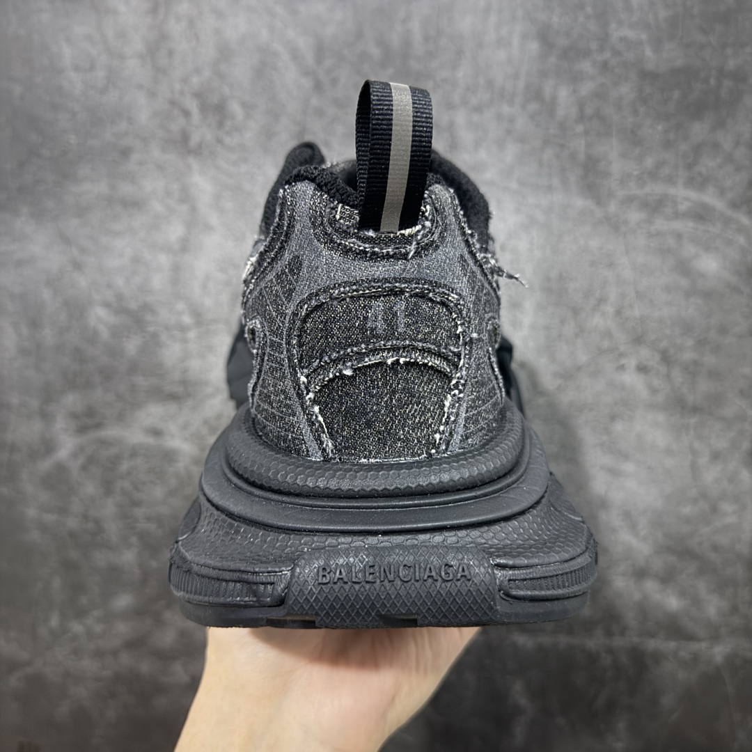 图片[4]-【VG零售版】BALENCIAGA 3XL Sneakers 巴黎世家十代网布系带低帮走秀复古老爹鞋 牛仔黑色 全套原纸板楦头开发 最原汁原味的灵魂版型 全鞋荧光划线卡点 胶水把控整洁度追求极致完美 每一双都是工艺品 多重QC质检 超越公司货的品控标准 实实在在的免检产品 原盒原配 正确字体电绣 粗细、位置、大小正确 侧边TPU 透气孔匹配意产原版 正确分离大底 TPU软底 原版一致大底LOGO 立体感十足 原厂皮料水洗做旧 采购原厂网纱 不含皮革 网布材料和聚氨酯 磨损效果 鞋头边缘和后帮 Balenciaga 徽标 鞋面和后跟凸印尺码 鞋舌 3XL 橡胶品牌标识和反光细节 鞋帮拉袢和鞋舌拉祥 配反光细节 备用鞋带在鞋履前侧 可在穿着前取下 便于不同造型搭配 正常尺码 尺码：35 36 37 38 39 40 41 42 43 44 45 46-选品中心