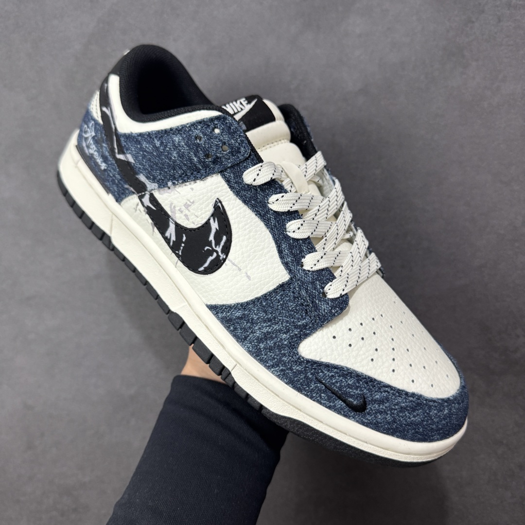 图片[3]-【定制版】Nike SB Dunk Low“天使联名—牛仔蓝涂鸦” 高端定制 低帮休闲板鞋 定制鞋盒 大厂纯原品质出货 超高清洁度 皮料切割干净无任何毛边 细节完美 货号：XD6188-049 尺码：36 36.5 37.5 38 38.5 39 40 40.5 41 42 42.5 43 44 44.5 45 编码：CCB310320-选品中心
