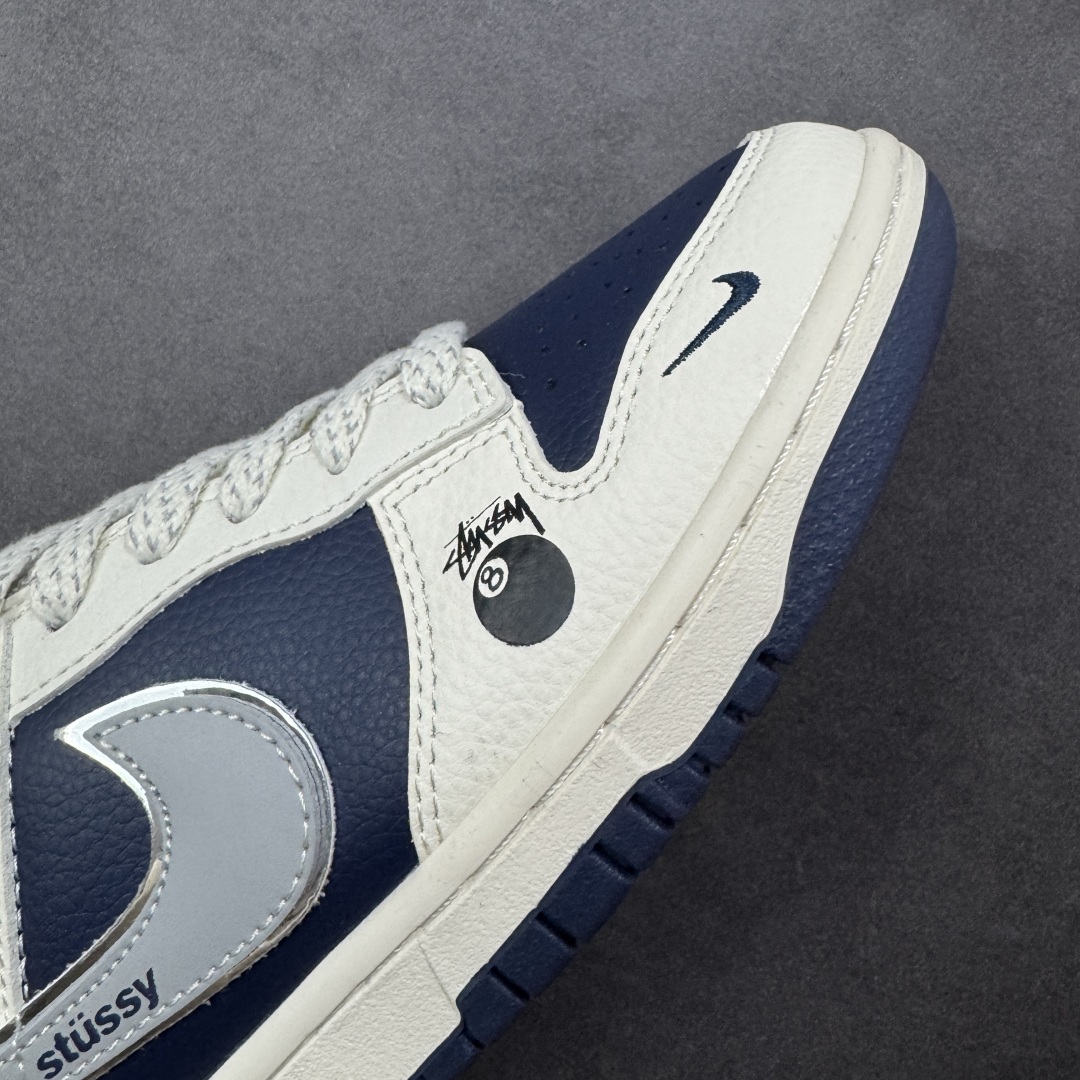 图片[5]-【定制版】Nike SB Dunk Low“斯图西联名——蓝白灰勾” 高端定制 低帮休闲板鞋 定制鞋盒 大厂纯原品质出货 超高清洁度 皮料切割干净无任何毛边 细节完美 货号：SD6868-107 尺码：36 36.5 37.5 38 38.5 39 40 40.5 41 42 42.5 43 44 44.5 45 编码：CCB310320-选品中心