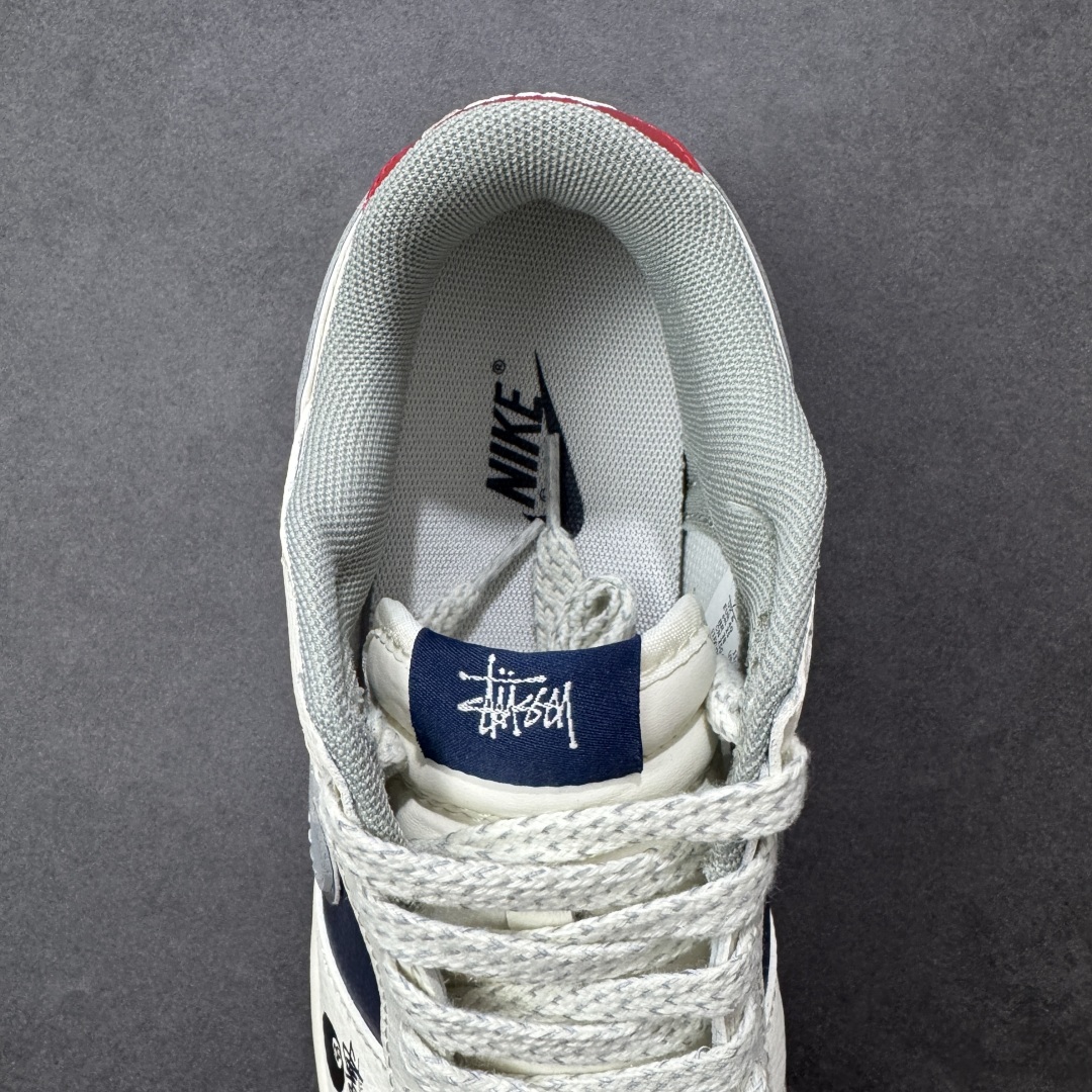 图片[7]-【定制版】Nike SB Dunk Low“斯图西联名——蓝白灰勾” 高端定制 低帮休闲板鞋 定制鞋盒 大厂纯原品质出货 超高清洁度 皮料切割干净无任何毛边 细节完美 货号：SD6868-107 尺码：36 36.5 37.5 38 38.5 39 40 40.5 41 42 42.5 43 44 44.5 45 编码：CCB310320-选品中心