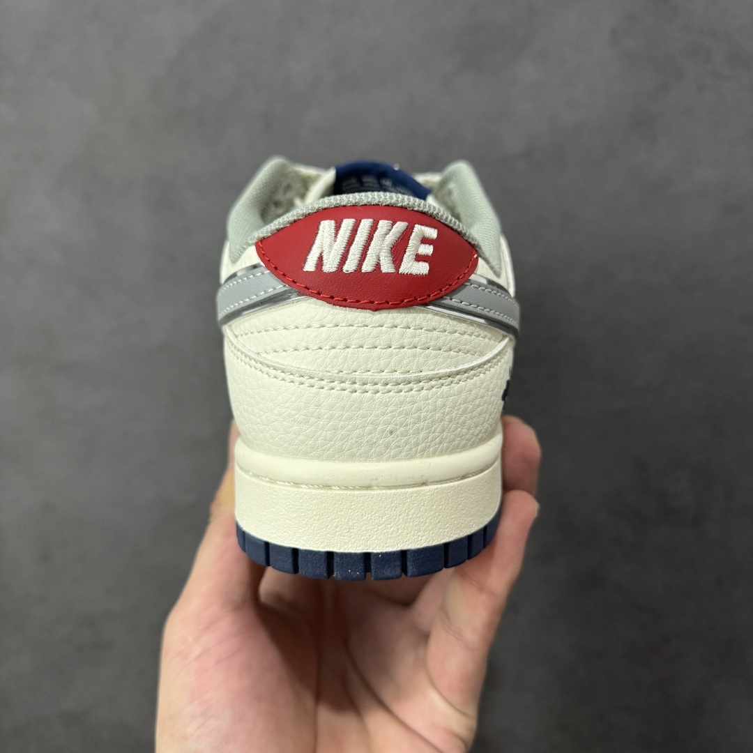 图片[4]-【定制版】Nike SB Dunk Low“斯图西联名——蓝白灰勾” 高端定制 低帮休闲板鞋 定制鞋盒 大厂纯原品质出货 超高清洁度 皮料切割干净无任何毛边 细节完美 货号：SD6868-107 尺码：36 36.5 37.5 38 38.5 39 40 40.5 41 42 42.5 43 44 44.5 45 编码：CCB310320-选品中心