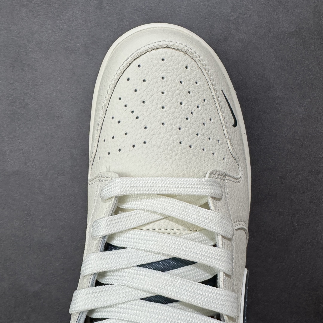 图片[8]-【定制版】The North Face x Travis Scott x Nike Dunk SB Low 北面 x 鬼脸 x 耐克 SB 低帮 三方联名 米白蓝 鞋身整体以米白色皮革打造，搭配米白色框架覆盖层，使鞋款十分百搭，鞋舌绣标上以The North Face字样呈现，鞋身两侧的Swoosh Logo采用蓝色3M反光点缀，后跟饰片使用蓝色制作，鞋舌是网眼布材料，增强了透气性，后跟Nike字样以白色刺绣妆点，鞋头处迷你Swoosh Logo以蓝色呈现，后跟印有The North Face及鬼脸Logo，彰显联名身份；最后以米白色中底搭配蓝色橡胶外底完善整体设计收尾。 货号：SR2025-003 尺码：36 36.5 37.5 38 38.5 39 40 40.5 41 42 42.5 43 44 44.5 45 编码：HXSB330340-选品中心