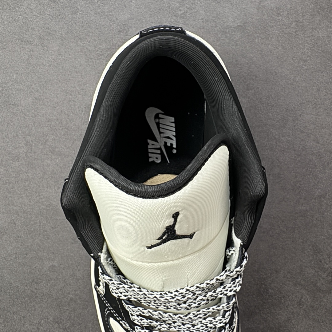 图片[7]-【定制版】Stussy x Air Jordan 1 Low 斯图西 x AJ1 低帮 黑白 AJ1 乔丹1代 aj1 乔1 低邦 黑白 乔丹篮球鞋系列 鞋身整体以米白色皮革打造，搭配黑色磨砂框架覆盖层，使鞋款十分百搭，鞋身两侧Swoosh Logo采用黑白格子点缀，后跟Wings Logo辅以白色缝线呈现，鞋舌是网眼布材料，增强了透气性，鞋头侧身处Stussy字样采用白色刺绣妆点，鞋舌上Jumpman Logo黑色点缀，后跟侧方印有Stussy品牌Logo，彰显联名身份；最后以米白色中底搭配黑色橡胶外底完善整体设计收尾。 货号：LJ2025-001 尺码：36 36.5 37.5 38 38.5 39 40 40.5 41 42 42.5 43 44 44.5 45 编码：HXSB330340-选品中心
