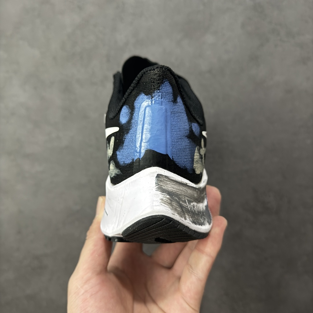 图片[4]-【定制版】Nike Pegasus 37 耐克 飞马37代 低帮 威武之师 黑蓝色 男女同款 赛博朋克 手绘潮流简约百搭防滑耐磨低邦跑步鞋 该定制版球鞋选用原鞋款为Nike Pegasus 37为原鞋，整双鞋以蓝色为主，鞋身配色设计简约百搭，英文涂鸦点缀设计使其更有设计感。 货号：BQ9646-200 尺码：36-45带半码 编码：HXSA310320-选品中心