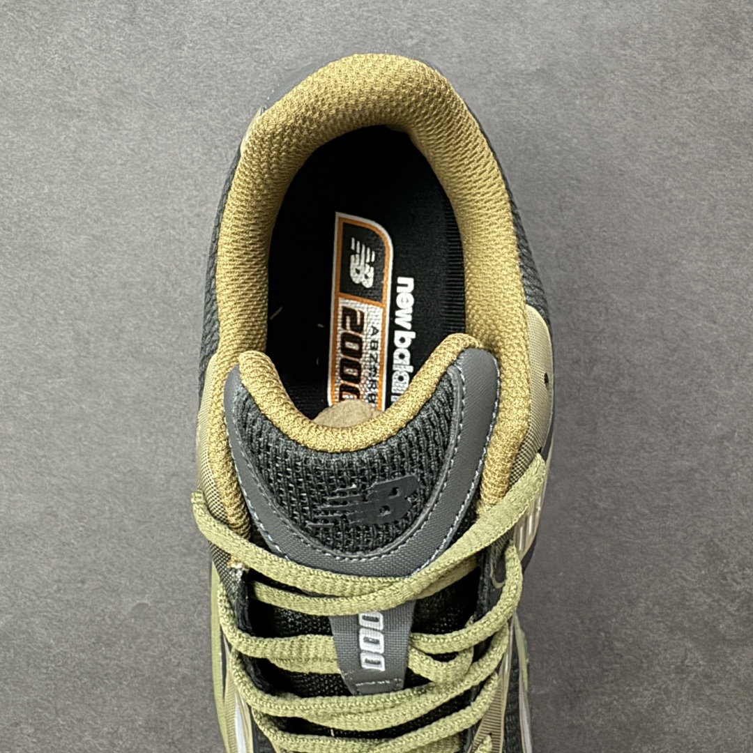 图片[7]-【纯原版】New Balance NB2000 舒适百搭防滑耐磨低帮 休闲跑步鞋 U20006E1 New Balance 在近两年的球鞋市场屡出奇招，在经典鞋型保持进一步增长的同时，推出的每一款新鞋型也都有傲人的战绩。在 327、9060 等鞋型获得成功之后，今天 New Balance 家族又迎来了新鲜血液的注入。这双New Balance 2000 依然是融合了新旧元素的跑鞋造型，命名为 2000，或许是它的设计理念有着 Y2K 的血统。最大的亮点，在于这双鞋的中底。外侧以五个ABZORB 单元，带来极具辨识度和冲击力的视觉效果，让这双鞋在外观和脚感方面都颇具吸引力。 尺码：36-45-选品中心