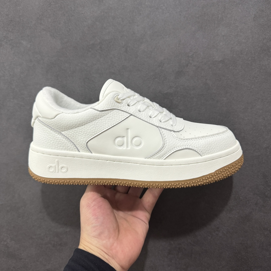 【佛山版本】Alo Yoga Recovery Mode 人气单品 舒适简约防滑耐磨低帮休闲板鞋  Alo Yoga于2007年创立于洛杉矶,意在传播有意识的运动,同时激发人们的健康意识与创造力。品牌的核心理念在于制作能够带来完美体验的瑜伽服饰与功能性单品,让有意识的运动融入并改变生活。  尺码:38-44无半码-选品中心