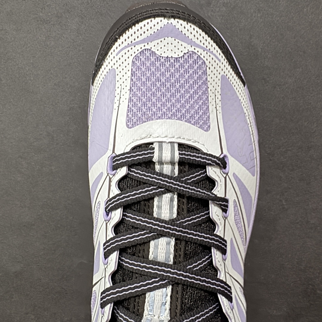 图片[8]-【公司级】HOKA ONE ONE Mafate Speed 2 Low 玛法特2代系列低帮轻量户外越野休闲运动慢跑鞋 HOKA ONE ONE 最近推出了一个胶囊系列 Origin Story 这个系列里的 Mafate Speed 2 可以说让我日思夜想有一阵子了 最近终于拔草 让我来分享一下这双也是上脚赞到爆的越野跑鞋吧 以阿尔卑斯山脉作为主题将亮黄色与蓝色调覆盖在这经典轮廓之上 配色的呈现效果相当亮眼 以至于很多人买这个配色是用来日常搭配的 鞋面采用超轻的无缝架构 轻薄的TPU贴在透气的鞋面材料上 减轻重量同时也保证了支撑性 鞋底则采用滚动平衡技术 引导跑者回归自然步态 祖传的神奇EVA材质中底依旧是一如既往地表现优秀 能提供充足的缓震 作为HOKA家的越野跑鞋 VIBRAM 橡胶大底也是必不可少的 即便在复杂湿滑的地形 依旧能有良好的抓地力及稳定性 鞋带采用了弹性不易松脱的扁宽弹性鞋带 前掌与中掌部分也进行了加宽 也更加适合亚洲人的脚型 是一款十分全面且足够强悍的户外硬核越野鞋 而这双极其亮眼的越野跑鞋恰好又是在江山一百中参赛的UTMB冠军 Ludovic POMMERET 夺冠时穿着的战靴 这就让它变得更加有吸引力了 用来日常搭配的话短裤是基本不挑 长裤我个人推荐阔腿裤 工装裤以及各种长筒牛仔裤都可以 尺码：36 36.5 37.5 38 38.5 39 40 40.5 41 42 42.5 43 44 44.5 45-选品中心