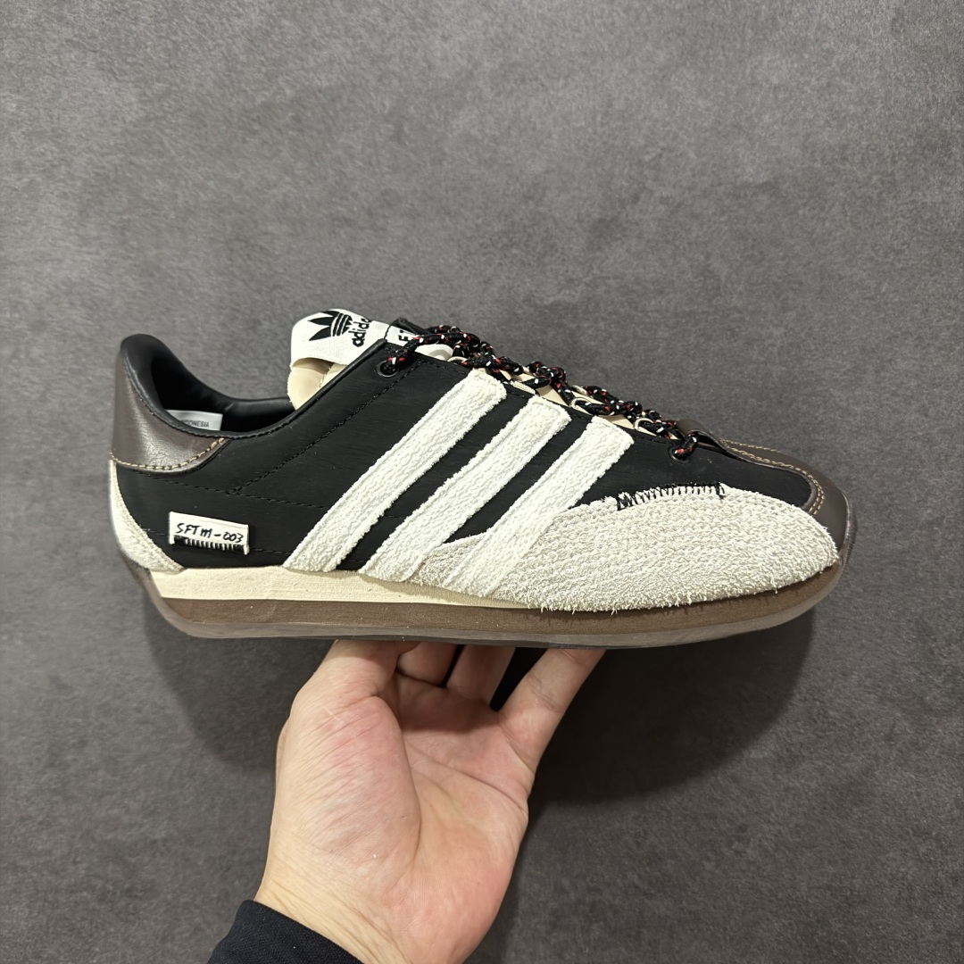 【福利版】Adidas x Song For The Mute 联名款 阿迪三叶草休闲板鞋 #联名款采用尼龙和绒面革的梦幻拼接 低调而富有质感 呈现SFTM一贯的面料美学 皮革材质和尼龙布材质的组合也更具是时代感 亮点十足的斑点鞋带 体现怀旧主义和前卫设计无缝交织 货号: ID3546 尺码:36-45-选品中心