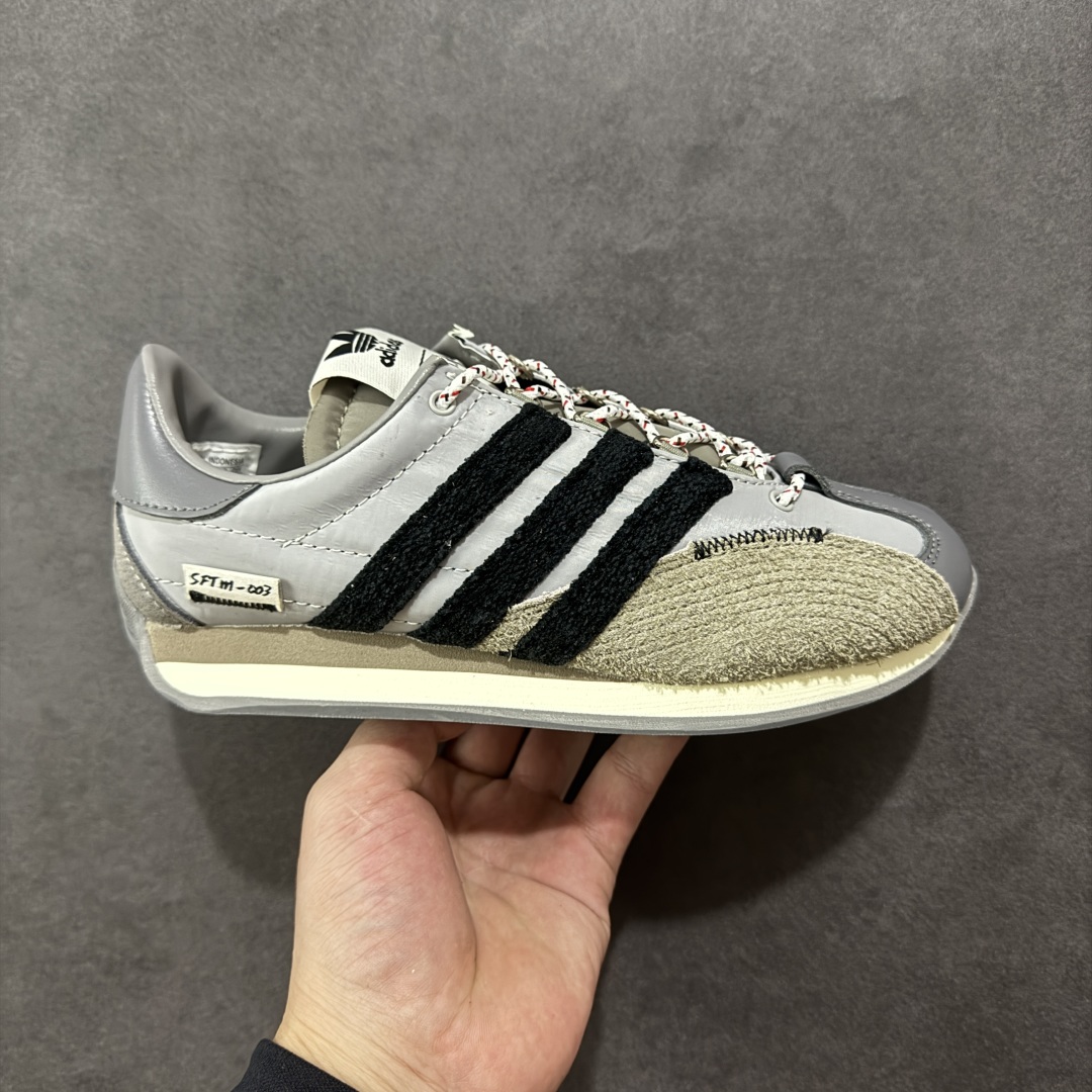 【福利版】Adidas x Song For The Mute 联名款 阿迪三叶草休闲板鞋 #联名款采用尼龙和绒面革的梦幻拼接 低调而富有质感 呈现SFTM一贯的面料美学 皮革材质和尼龙布材质的组合也更具是时代感 亮点十足的斑点鞋带 体现怀旧主义和前卫设计无缝交织 货号: IH7519 尺码:36-45-选品中心
