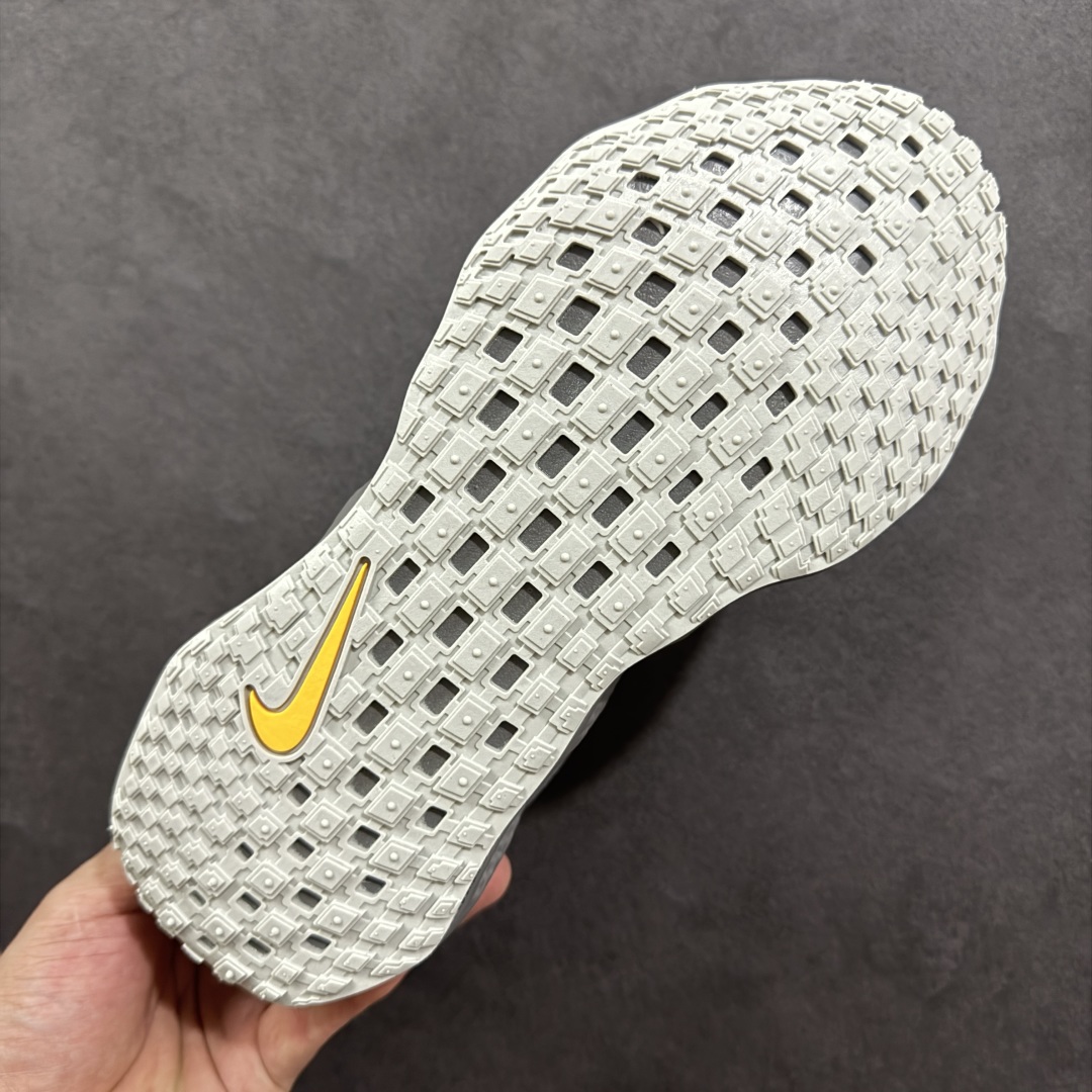 图片[9]-【公司级】Nk Ava Rover Hs 低帮复古运动鞋 该鞋款采用流线型轮廓设计，鞋面结合 TPU 网格支撑结构，中底搭载 ReactX 泡棉材质，外底为 华夫底纹，整体呈现机能风风格。 设计风格：以流线型轮廓和轻薄物料鞋面为主，TPU 网格状支撑结构增强支撑性。 中底技术：采用 ReactX 泡棉材质，提供缓震性能。 外底设计：华夫底纹外底兼顾灵活度和抓地力。 货号：DX4215-004 尺码：36 36.5 37.5 38 38.5 39 40 40.5 41 42 42.5 43 44 44.5 45-选品中心