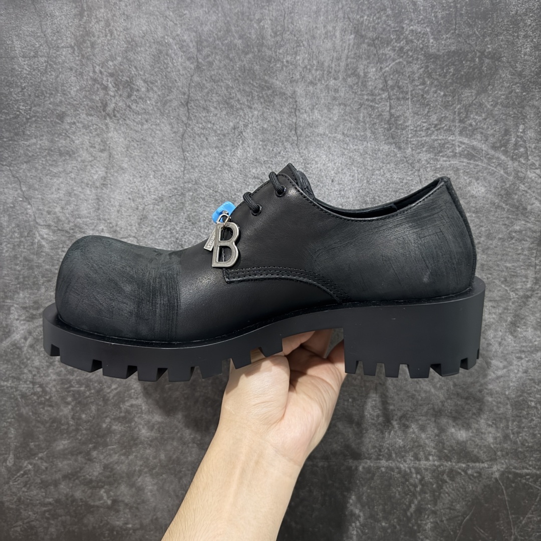 图片[2]-【莞产G版】Balenciaga Hummer 巴黎世家牛皮革公牛皮 圆头系带德比做旧休闲鞋 象征着时尚的前沿 款式典雅而时尚 突显法式高雅气息 众多国内外一线潮流明星上脚加持 舒适鞋面 具有很好的延展性和透气性 外观设计鞋身运用简洁的黑色进行搭配 上脚颜值高 鞋跟耐磨性强 不易打滑 尺码：39-45（偏大一码）-选品中心