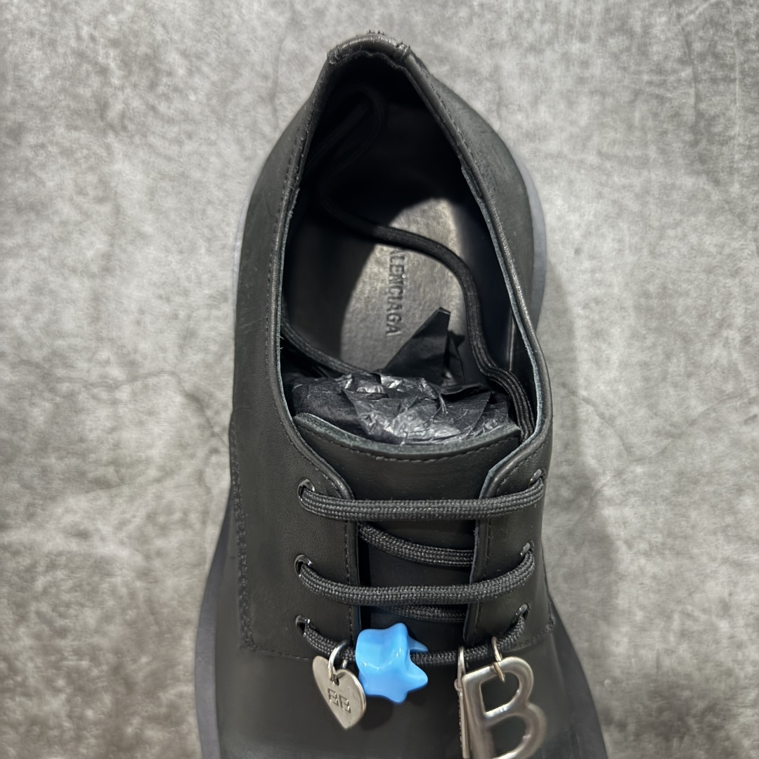 图片[8]-【莞产G版】Balenciaga Hummer 巴黎世家牛皮革公牛皮 圆头系带德比做旧休闲鞋 象征着时尚的前沿 款式典雅而时尚 突显法式高雅气息 众多国内外一线潮流明星上脚加持 舒适鞋面 具有很好的延展性和透气性 外观设计鞋身运用简洁的黑色进行搭配 上脚颜值高 鞋跟耐磨性强 不易打滑 尺码：39-45（偏大一码）-选品中心