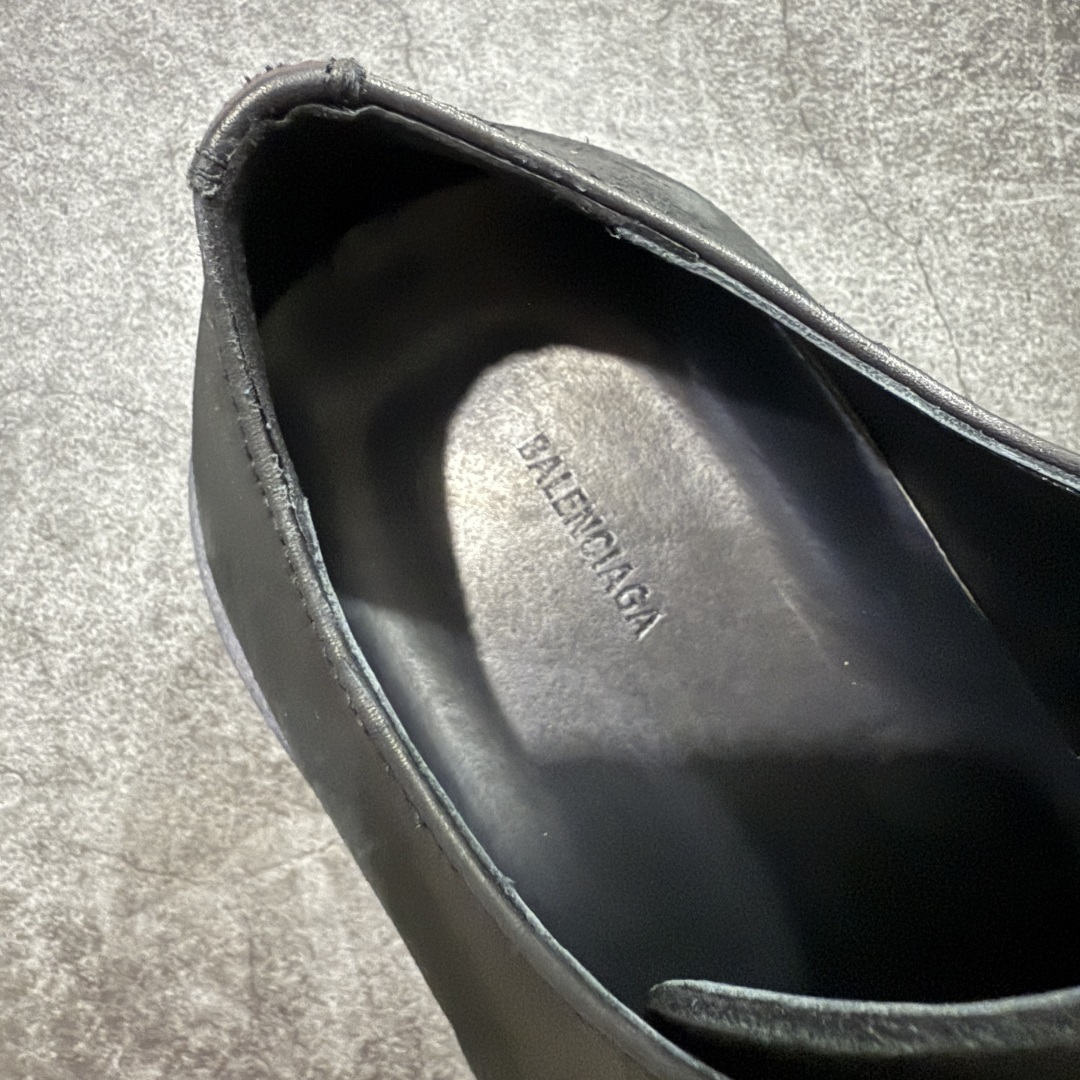 图片[7]-【莞产G版】Balenciaga Hummer 巴黎世家牛皮革公牛皮 圆头系带德比做旧休闲鞋 象征着时尚的前沿 款式典雅而时尚 突显法式高雅气息 众多国内外一线潮流明星上脚加持 舒适鞋面 具有很好的延展性和透气性 外观设计鞋身运用简洁的黑色进行搭配 上脚颜值高 鞋跟耐磨性强 不易打滑 尺码：39-45（偏大一码）-选品中心