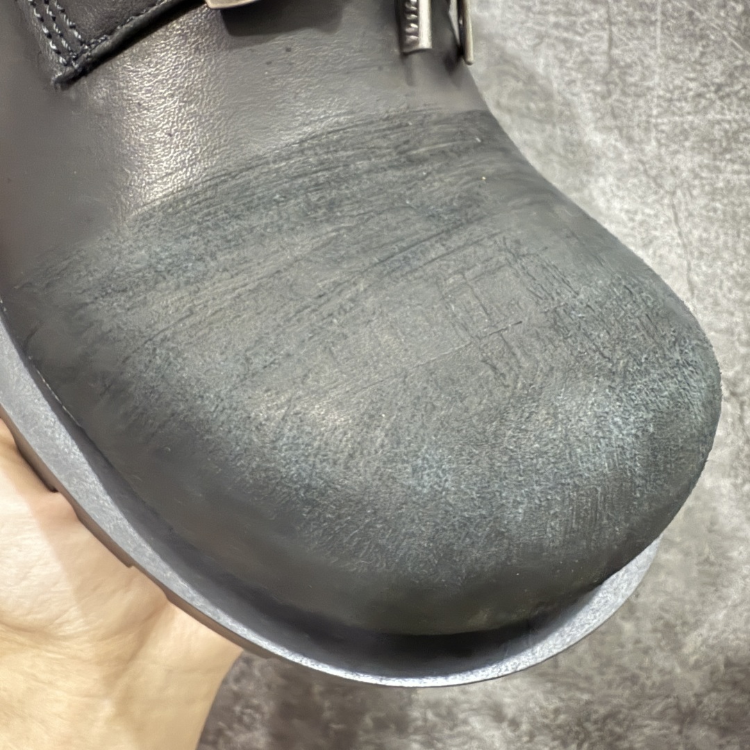 图片[4]-【莞产G版】Balenciaga Hummer 巴黎世家牛皮革公牛皮 圆头系带德比做旧休闲鞋 象征着时尚的前沿 款式典雅而时尚 突显法式高雅气息 众多国内外一线潮流明星上脚加持 舒适鞋面 具有很好的延展性和透气性 外观设计鞋身运用简洁的黑色进行搭配 上脚颜值高 鞋跟耐磨性强 不易打滑 尺码：39-45（偏大一码）-选品中心