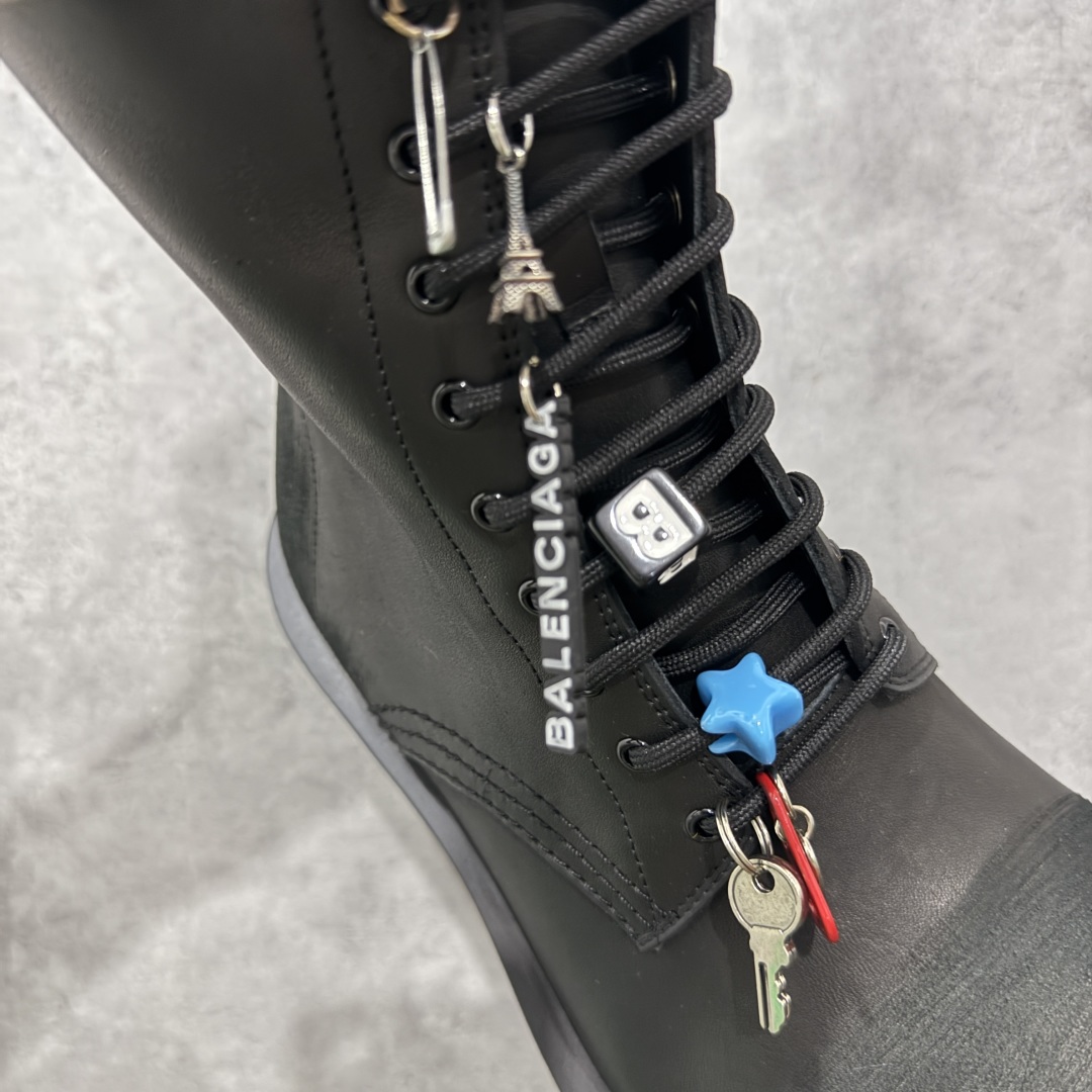 图片[6]-本的【莞产G版】Balenciaga Hummer 巴黎世家牛皮 圆头系带短筒马丁靴 原版购入开发 做货 极致做旧 巴黎世家做旧的款式百分之90都是好看的 这双靴子也不例外 破旧风格 双层材质 外层粗帆布做了磨损和褪色处理 内层做了透气网状里布 比较惊艳的是鞋底和鞋侧橡胶 原版定制进口做旧帆布 原版进口透气网里 原版开模橡胶大底 增高底厚5CM超显大长腿NCC 尺码： 39 40 41 42 43 44 45-选品中心