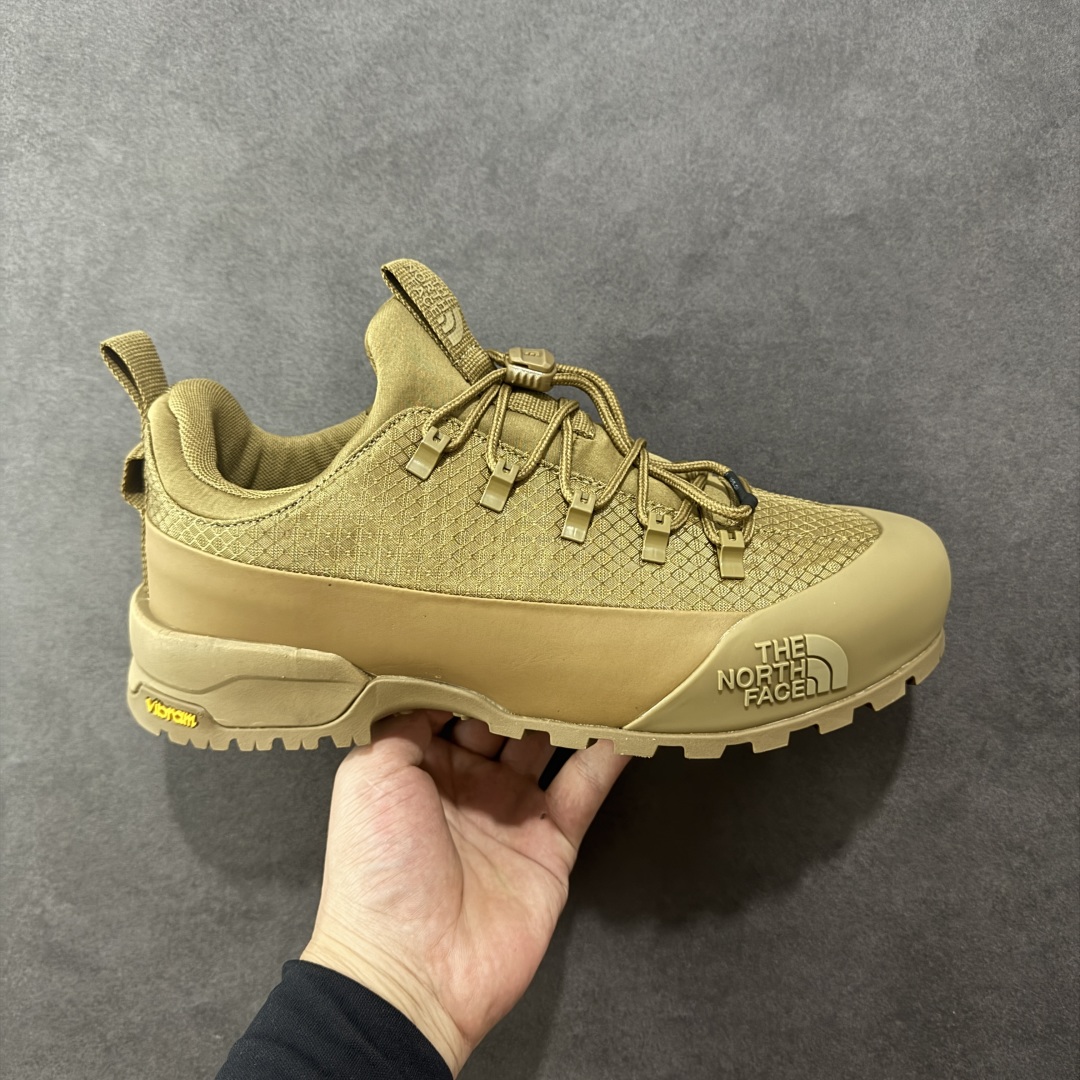 【广东纯原版本】The North Face 北面 户外运动休闲登山鞋越野徒步鞋 #大厂品质 面料采用进口牛皮 鞋底采用Vibram黄金大底 专门为鞋底设计的橡胶以出色的耐磨性 良好的防滑性或得不少户外运动爱好者的喜欢 专业户外登山品牌（北面）The North Face自1966年创立，由两位热爱登山徒步的年轻登山者于美西旧金山开创，不断透过研发与创新，并且将最先进的技术结合在服装与鞋款设计，生产多种外型帅气且专业能力非常强的户外运动装备而备受欢迎。 尺码：40-45-选品中心