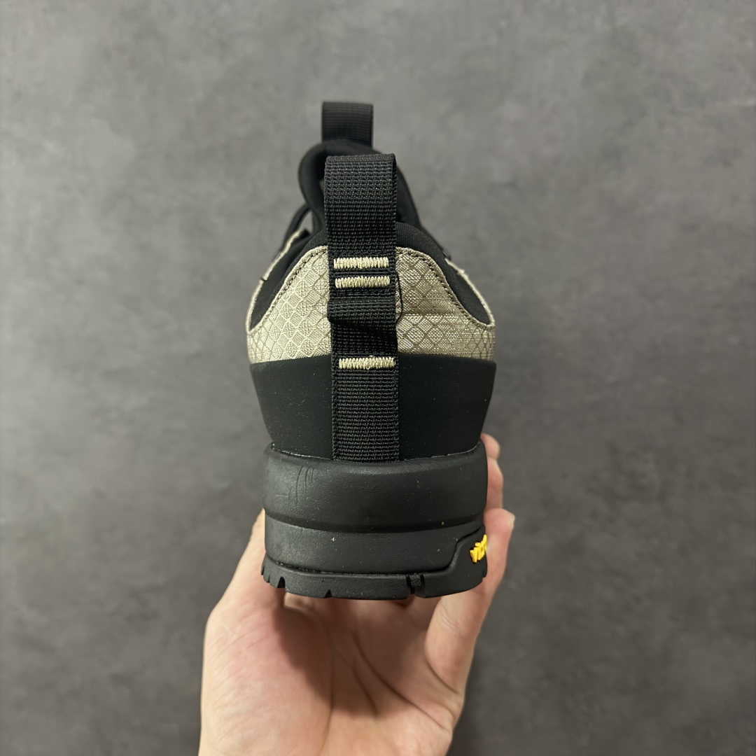 图片[4]-【广东纯原版本】The North Face 北面 户外运动休闲登山鞋越野徒步鞋 #大厂品质 面料采用进口牛皮 鞋底采用Vibram黄金大底 专门为鞋底设计的橡胶以出色的耐磨性 良好的防滑性或得不少户外运动爱好者的喜欢 专业户外登山品牌（北面）The North Face自1966年创立，由两位热爱登山徒步的年轻登山者于美西旧金山开创，不断透过研发与创新，并且将最先进的技术结合在服装与鞋款设计，生产多种外型帅气且专业能力非常强的户外运动装备而备受欢迎。 尺码：40-45-选品中心