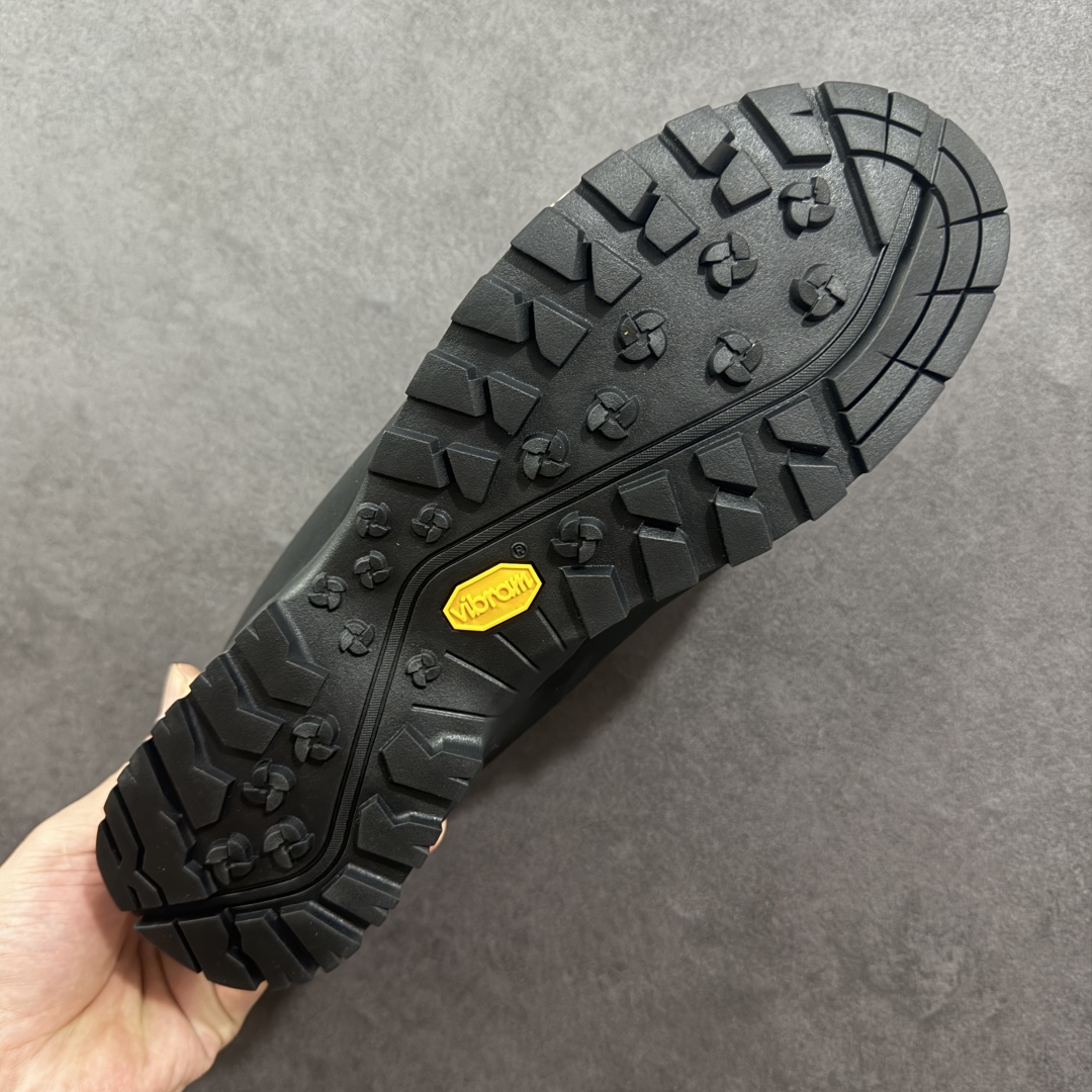 图片[9]-【广东纯原版本】The North Face 北面 户外运动休闲登山鞋越野徒步鞋 #大厂品质 面料采用进口牛皮 鞋底采用Vibram黄金大底 专门为鞋底设计的橡胶以出色的耐磨性 良好的防滑性或得不少户外运动爱好者的喜欢 专业户外登山品牌（北面）The North Face自1966年创立，由两位热爱登山徒步的年轻登山者于美西旧金山开创，不断透过研发与创新，并且将最先进的技术结合在服装与鞋款设计，生产多种外型帅气且专业能力非常强的户外运动装备而备受欢迎。 尺码：40-45-选品中心