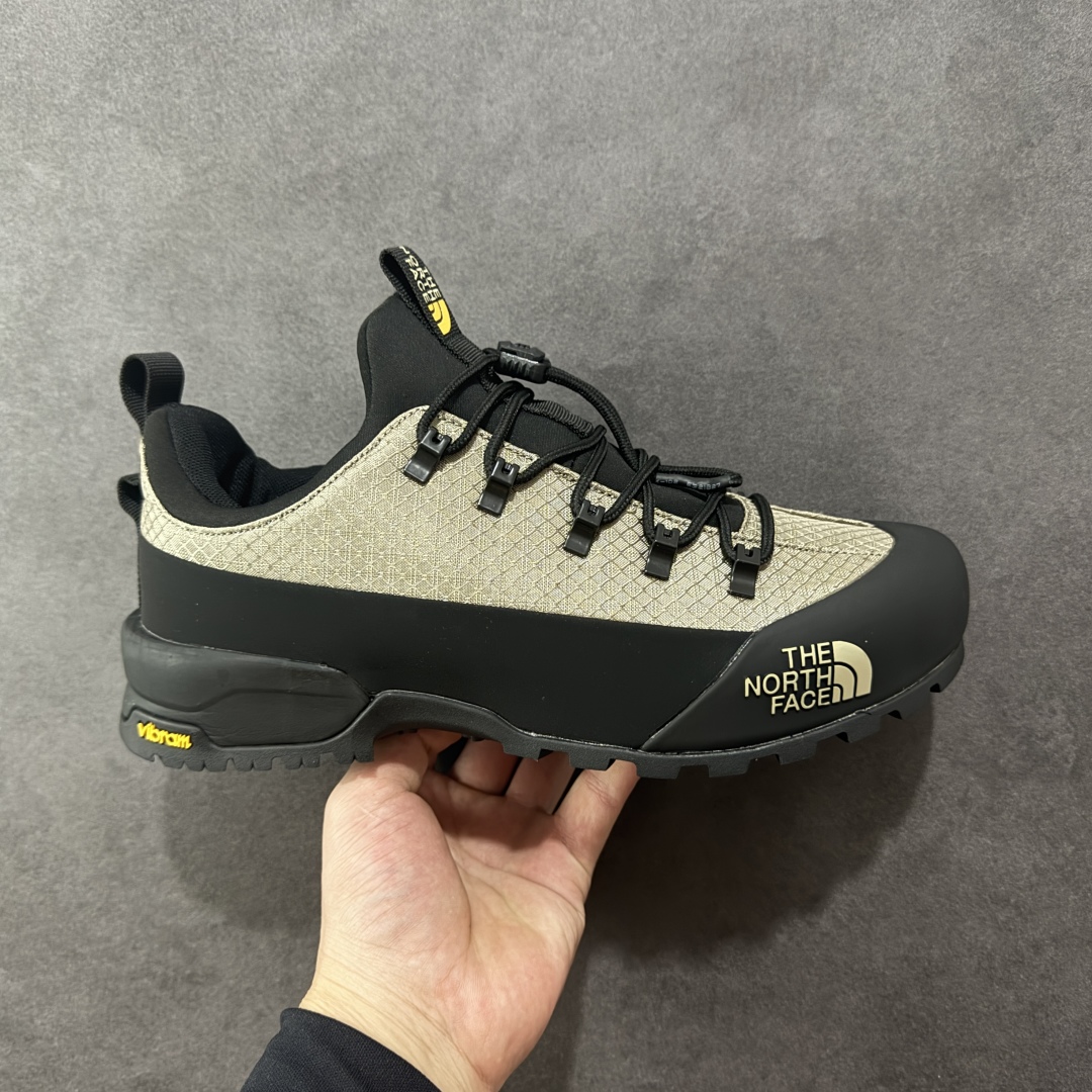 【广东纯原版本】The North Face 北面 户外运动休闲登山鞋越野徒步鞋 #大厂品质 面料采用进口牛皮 鞋底采用Vibram黄金大底 专门为鞋底设计的橡胶以出色的耐磨性 良好的防滑性或得不少户外运动爱好者的喜欢 专业户外登山品牌(北面)The North Face自1966年创立,由两位热爱登山徒步的年轻登山者于美西旧金山开创,不断透过研发与创新,并且将最先进的技术结合在服装与鞋款设计,生产多种外型帅气且专业能力非常强的户外运动装备而备受欢迎。 尺码:40-45-选品中心