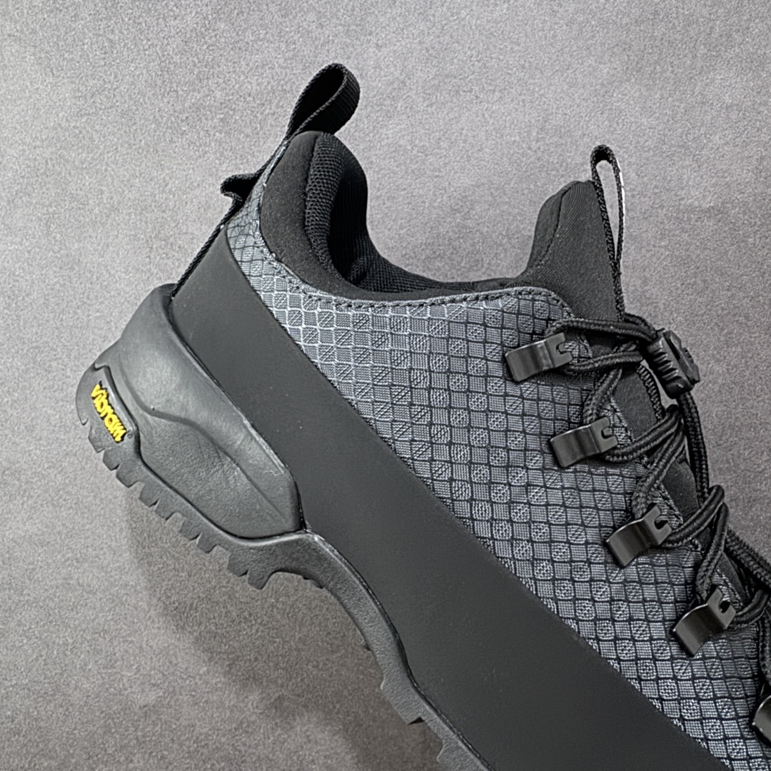 图片[6]-【广东纯原版本】The North Face 北面 户外运动休闲登山鞋越野徒步鞋 #大厂品质 面料采用进口牛皮 鞋底采用Vibram黄金大底 专门为鞋底设计的橡胶以出色的耐磨性 良好的防滑性或得不少户外运动爱好者的喜欢 专业户外登山品牌（北面）The North Face自1966年创立，由两位热爱登山徒步的年轻登山者于美西旧金山开创，不断透过研发与创新，并且将最先进的技术结合在服装与鞋款设计，生产多种外型帅气且专业能力非常强的户外运动装备而备受欢迎。 尺码：40-45-选品中心