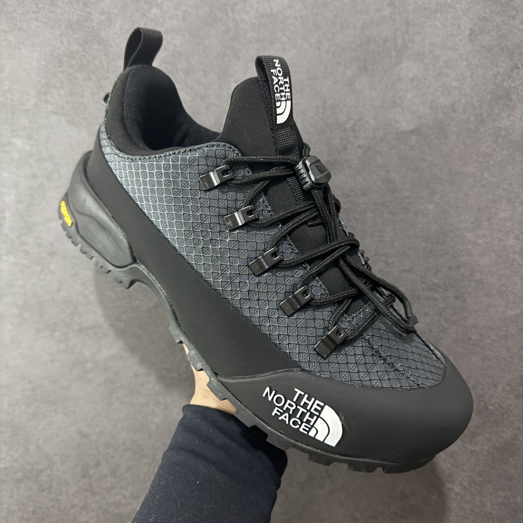 图片[3]-【广东纯原版本】The North Face 北面 户外运动休闲登山鞋越野徒步鞋 #大厂品质 面料采用进口牛皮 鞋底采用Vibram黄金大底 专门为鞋底设计的橡胶以出色的耐磨性 良好的防滑性或得不少户外运动爱好者的喜欢 专业户外登山品牌（北面）The North Face自1966年创立，由两位热爱登山徒步的年轻登山者于美西旧金山开创，不断透过研发与创新，并且将最先进的技术结合在服装与鞋款设计，生产多种外型帅气且专业能力非常强的户外运动装备而备受欢迎。 尺码：40-45-选品中心