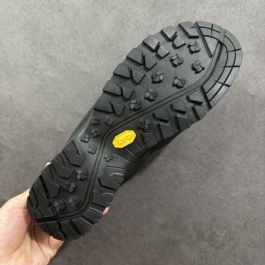 图片[9]-【广东纯原版本】The North Face 北面 户外运动休闲登山鞋越野徒步鞋 #大厂品质 面料采用进口牛皮 鞋底采用Vibram黄金大底 专门为鞋底设计的橡胶以出色的耐磨性 良好的防滑性或得不少户外运动爱好者的喜欢 专业户外登山品牌（北面）The North Face自1966年创立，由两位热爱登山徒步的年轻登山者于美西旧金山开创，不断透过研发与创新，并且将最先进的技术结合在服装与鞋款设计，生产多种外型帅气且专业能力非常强的户外运动装备而备受欢迎。 尺码：40-45-选品中心