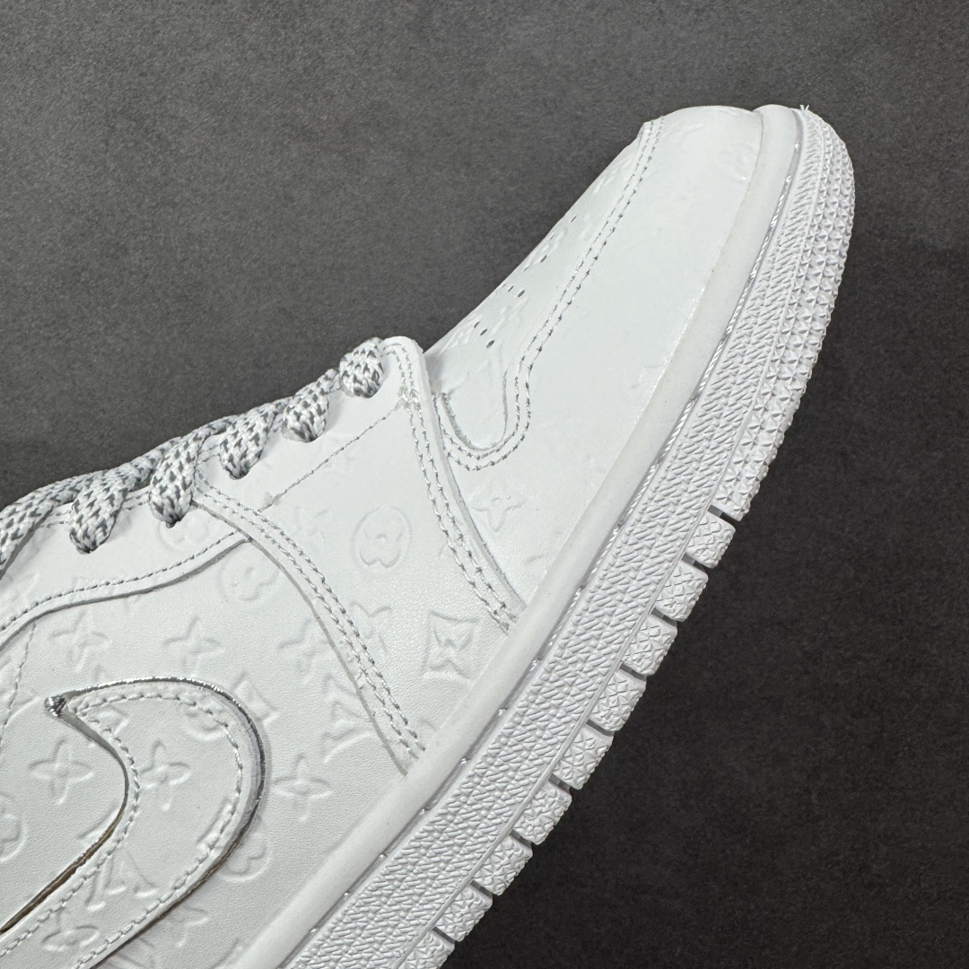 图片[5]-【定制版】海外爆款限量发售！高端定制Air Jordan 1 Low AJ1 乔1 “LV路易威登联名—纯白立体LV印花”高端定制 低帮复古篮球鞋 #定制鞋盒 大厂纯原品质出货 超高清洁度 皮料切割干净无任何毛边 细节完美 货号：LR2025-010 尺码：36 36.5 37.5 38 38.5 39 40 40.5 41 42 42.5 43 44 44.5 45-选品中心