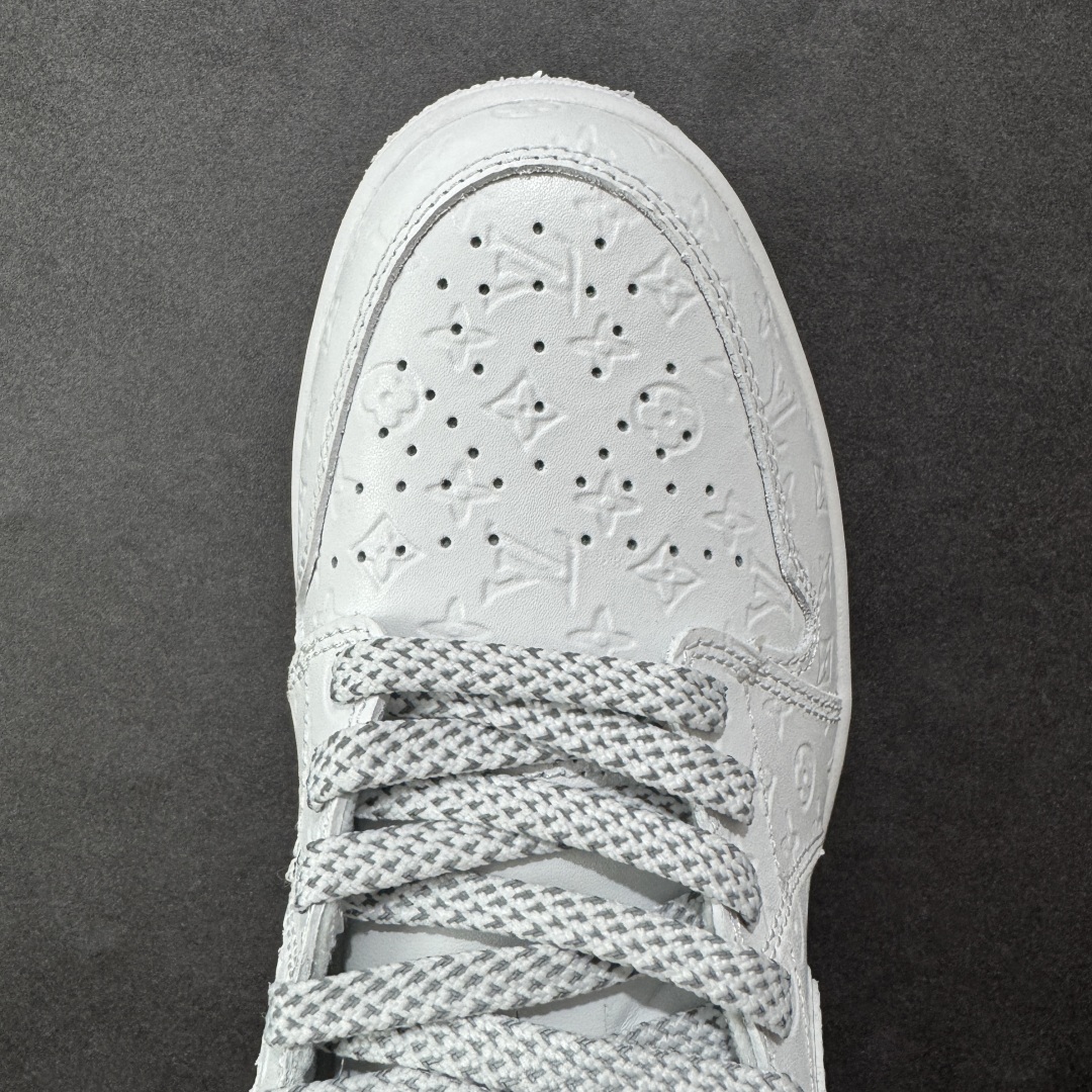 图片[8]-【定制版】海外爆款限量发售！高端定制Air Jordan 1 Low AJ1 乔1 “LV路易威登联名—纯白立体LV印花”高端定制 低帮复古篮球鞋 #定制鞋盒 大厂纯原品质出货 超高清洁度 皮料切割干净无任何毛边 细节完美 货号：LR2025-010 尺码：36 36.5 37.5 38 38.5 39 40 40.5 41 42 42.5 43 44 44.5 45-选品中心