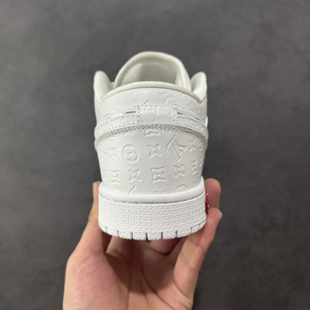 图片[4]-【定制版】海外爆款限量发售！高端定制Air Jordan 1 Low AJ1 乔1 “LV路易威登联名—纯白立体LV印花”高端定制 低帮复古篮球鞋 #定制鞋盒 大厂纯原品质出货 超高清洁度 皮料切割干净无任何毛边 细节完美 货号：LR2025-010 尺码：36 36.5 37.5 38 38.5 39 40 40.5 41 42 42.5 43 44 44.5 45-选品中心